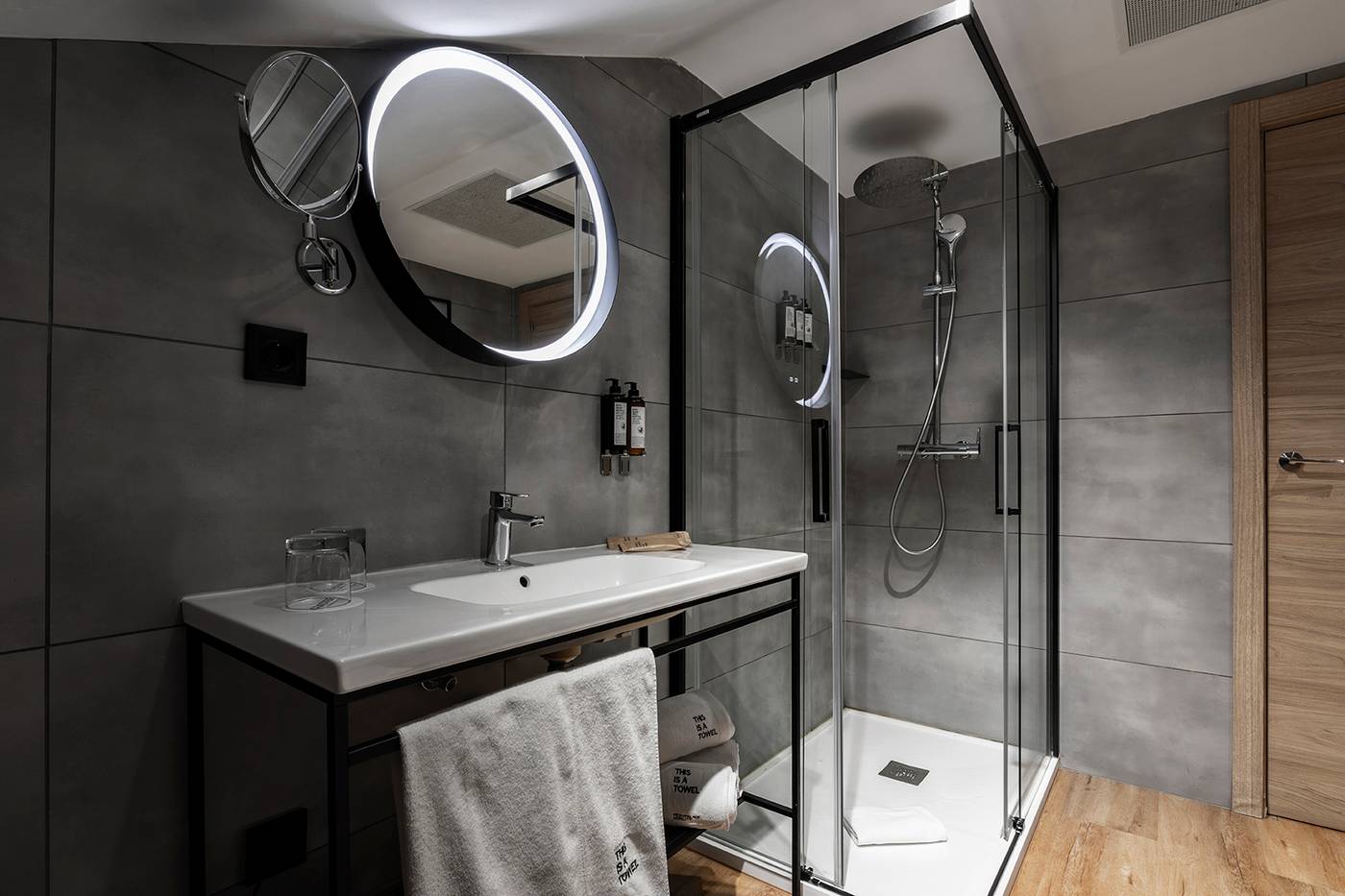 Petit-Palace-Cliper-Gran-V--a-Room-24