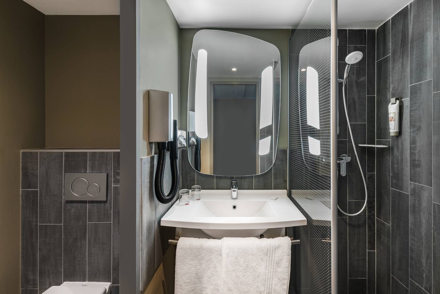 Ibis-Budapest-Castle-Hill-Room-28