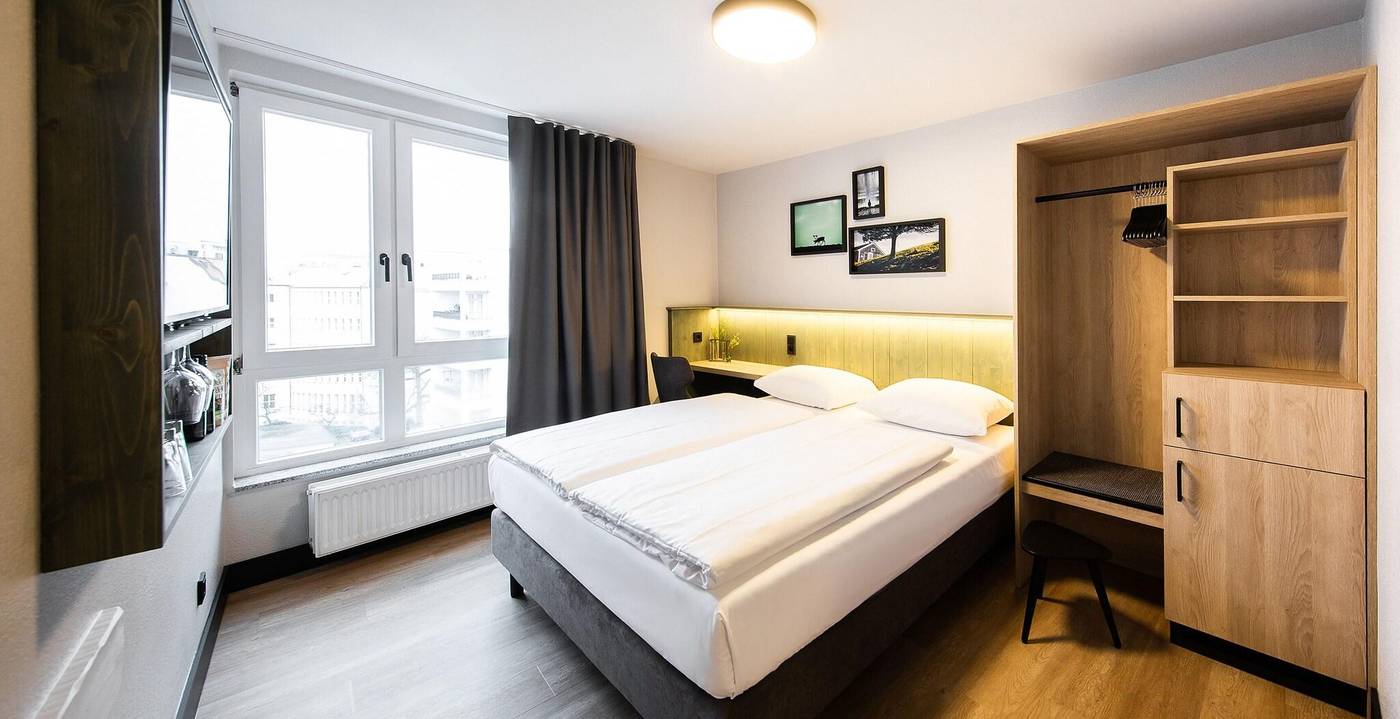 Lindemann-Hotel-Fjord-Room-5