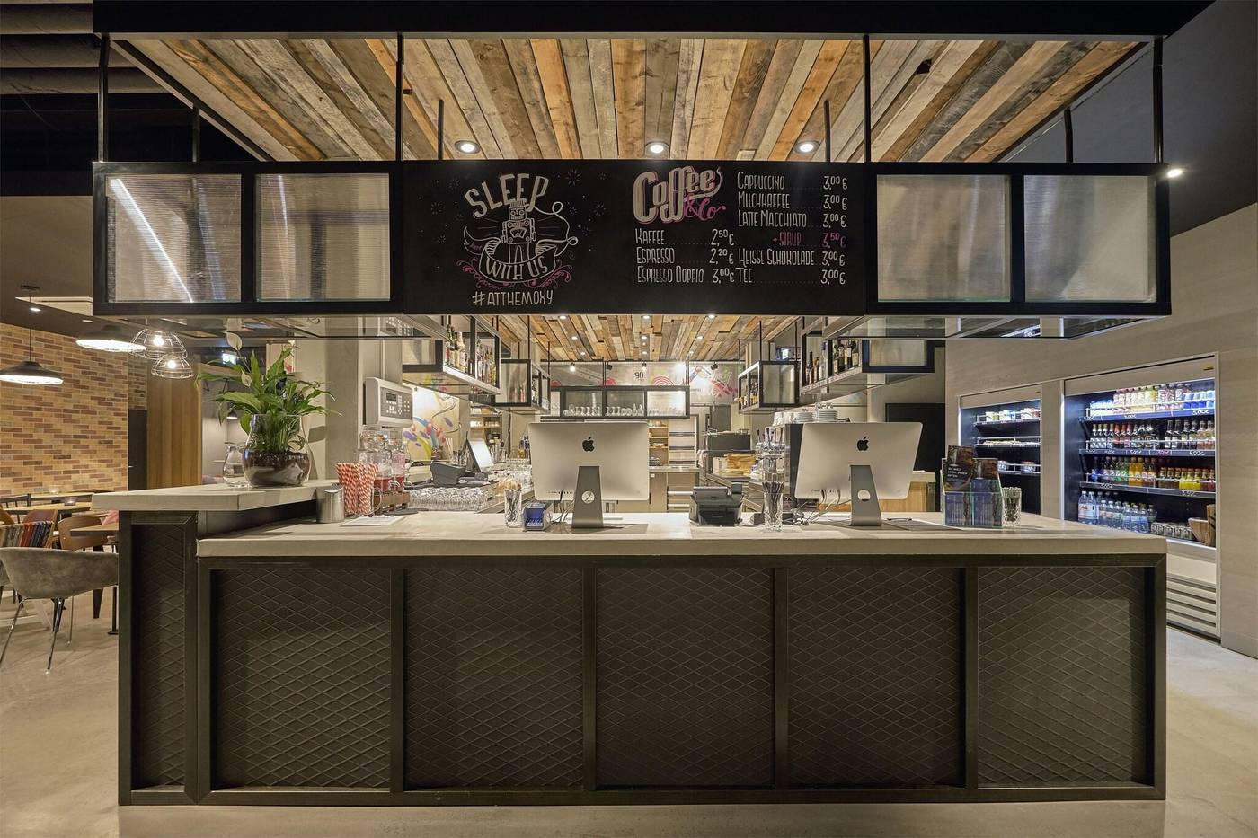 Moxy-Berlin-Humboldthain-Park-Bar-20