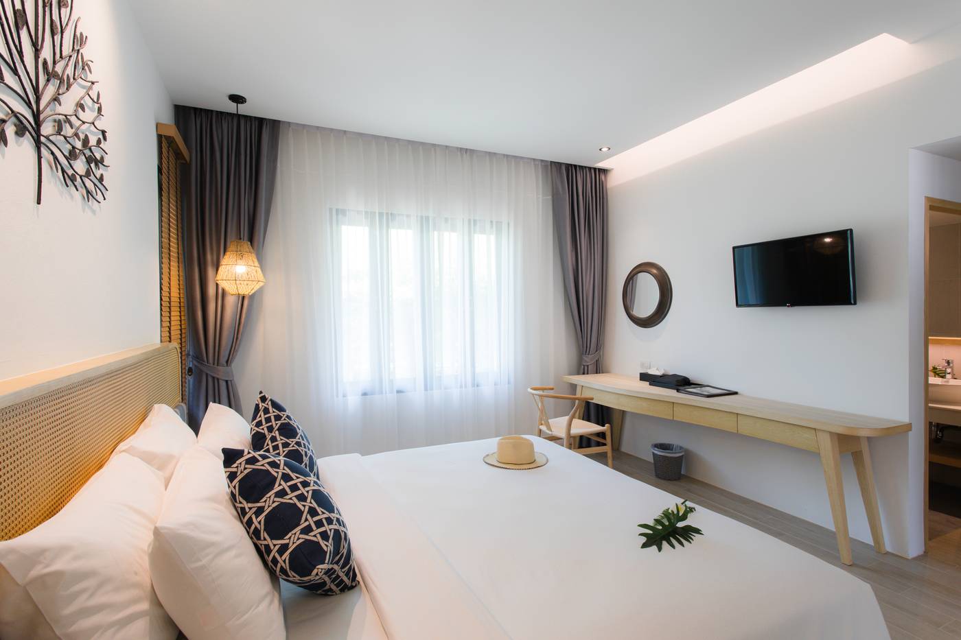 BLU-PINE-Villa---Pool-Access-Room-31