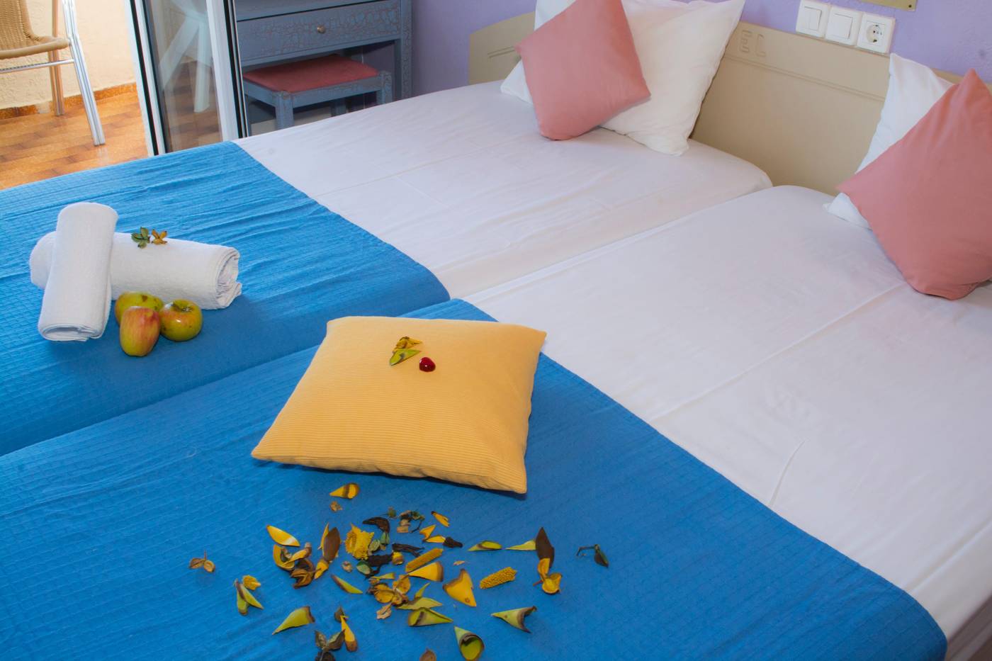 Nikos-Room-14