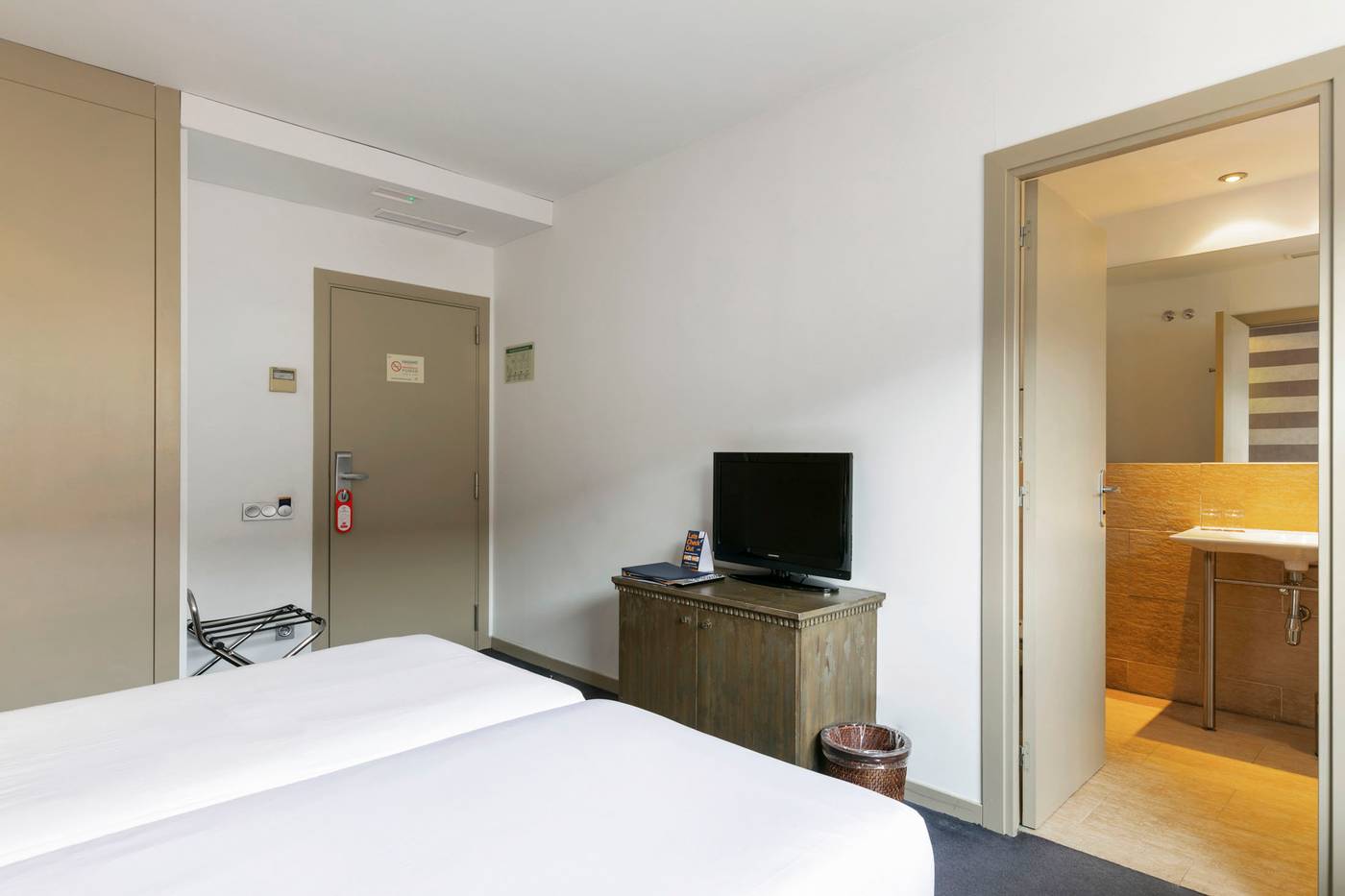 Globales-Acis---Galatea-Hotel-Room-25