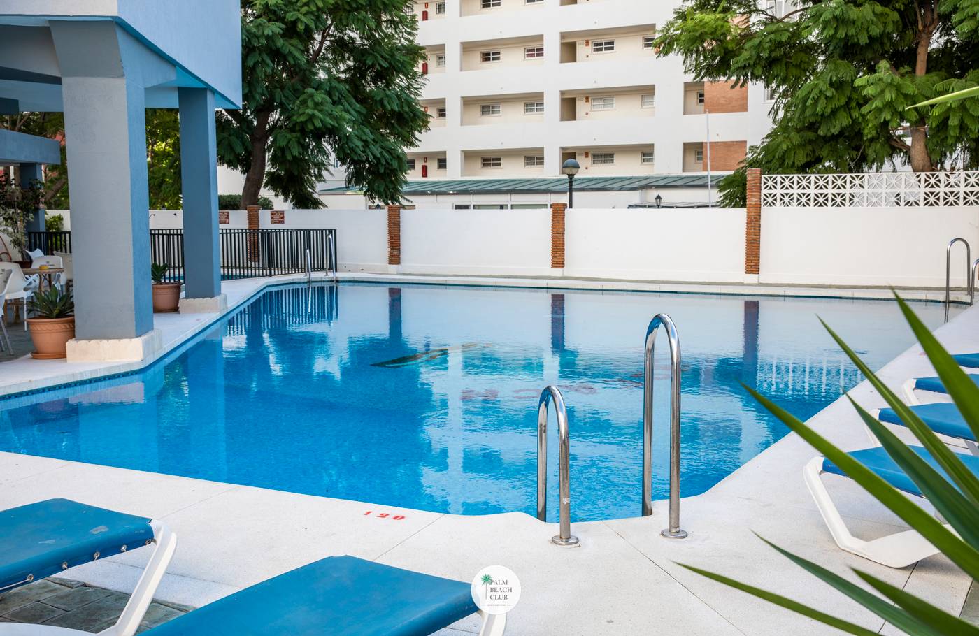 Apartamentos-Palm-Beach-Club-Pool-4