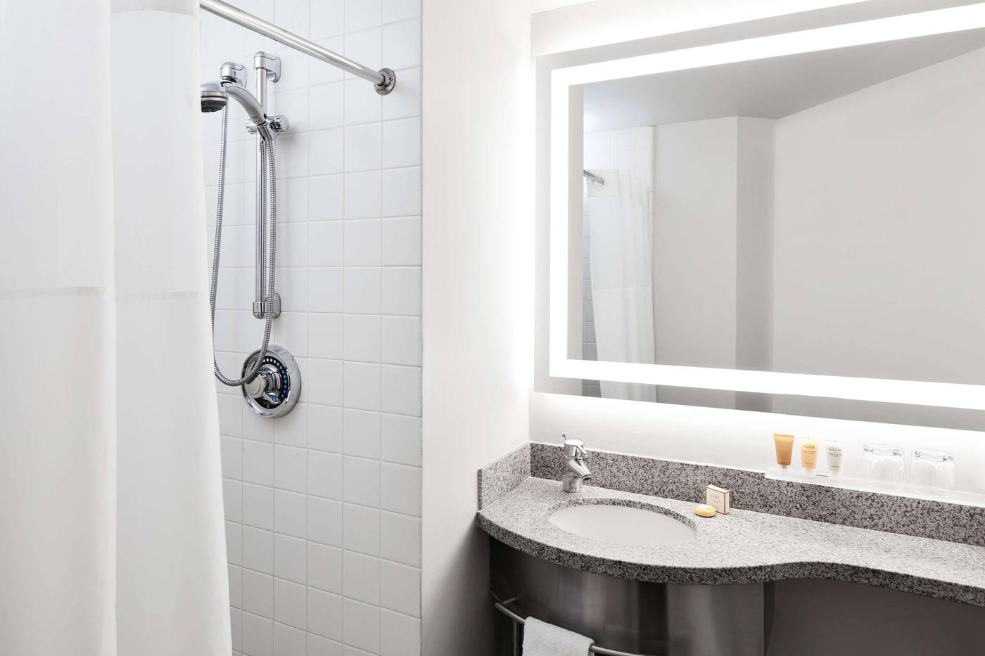 Radisson-Hotel-New-York-Wall-Street-Room-32