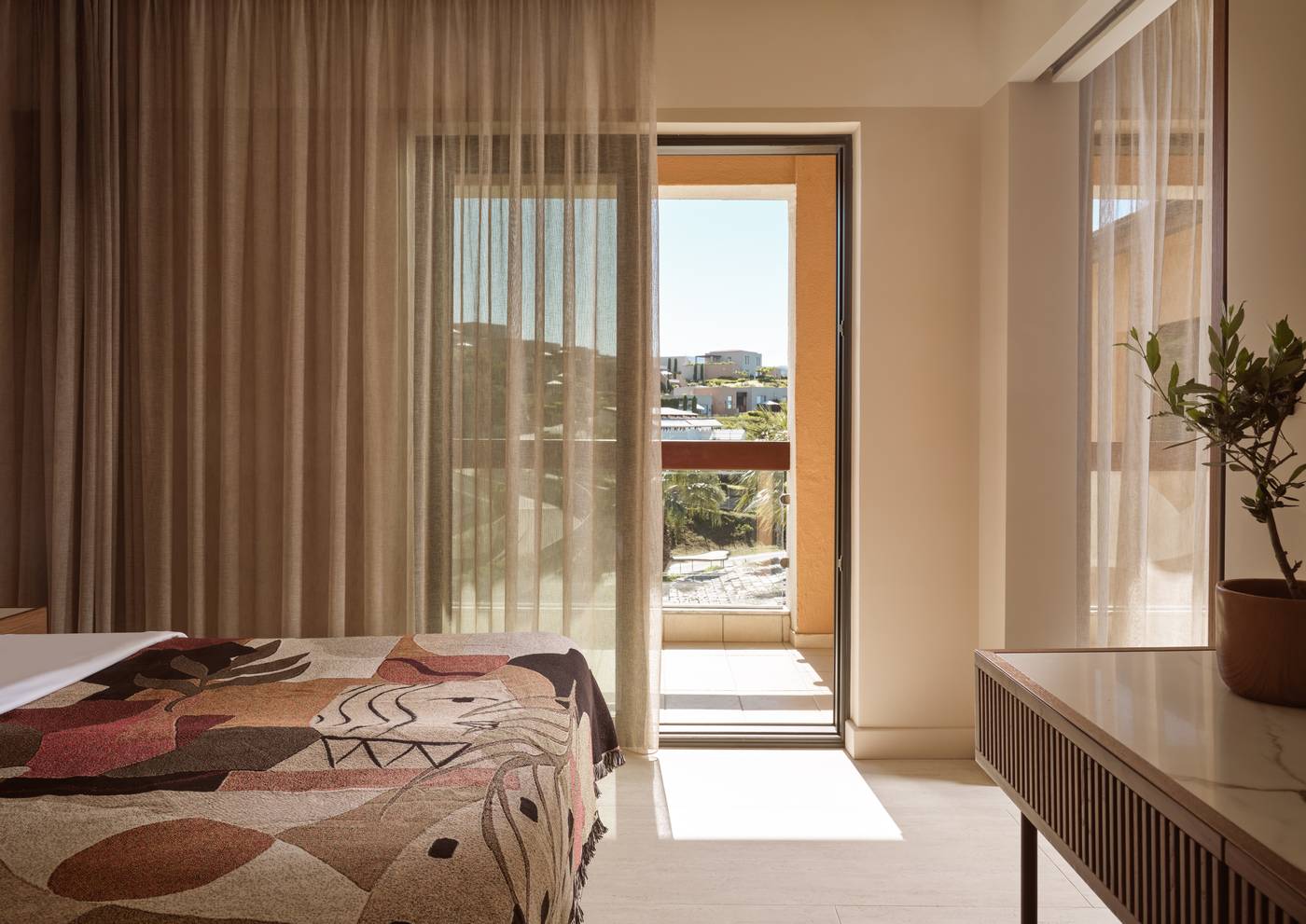 Eagles-Palace-Room-50