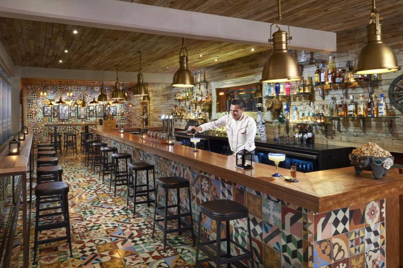 Essence-at-the-Fives-Beach-Bar-58