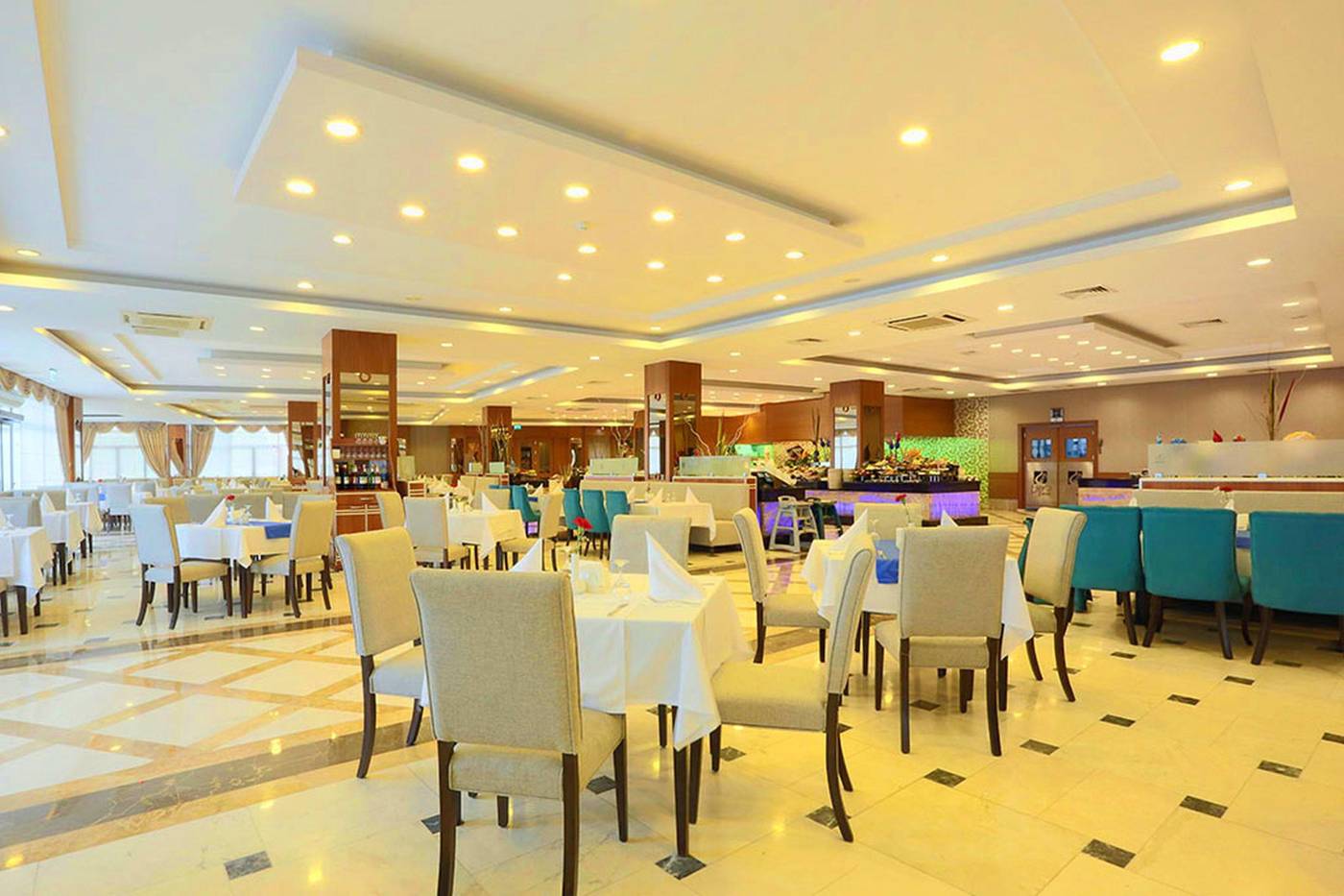 Selectum-Family-Comfort-Side-Restaurant-46