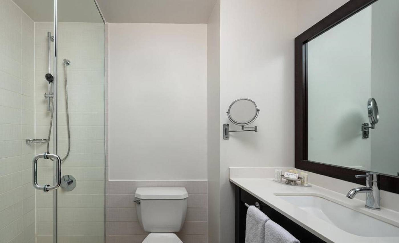 Courtyard-By-Marriott-New-York-Manhattan-Times-Squ-Room-36