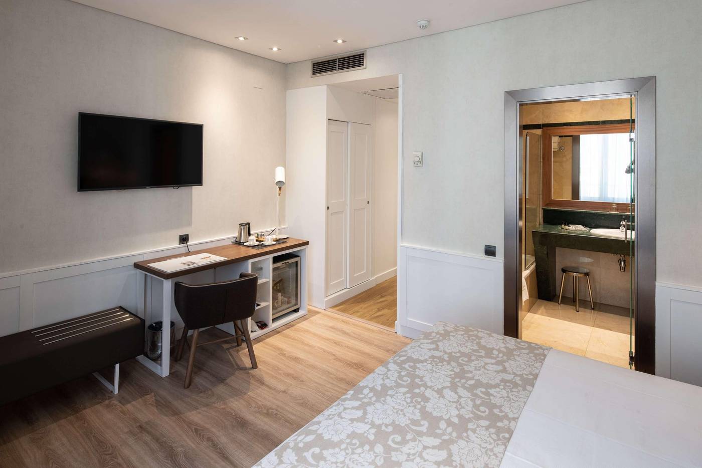 Catalonia-Puerta-del-Sol-Room-9