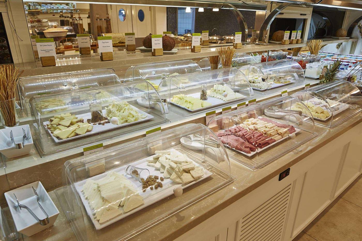 DoubleTree-By-Hilton-Izmir-Alsancak-Restaurant-40