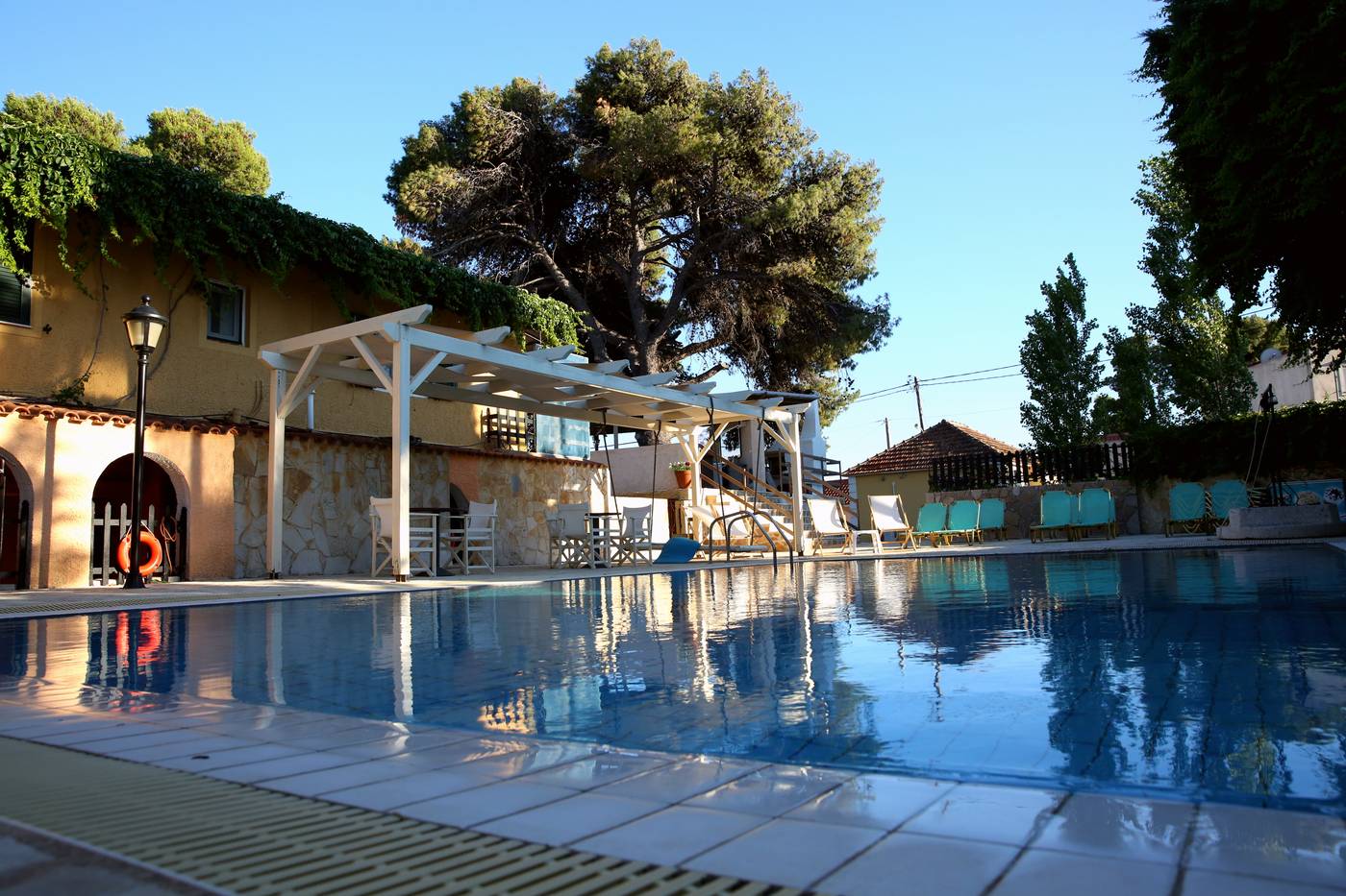 Hotel-Sunrise-Inn-Pool-6