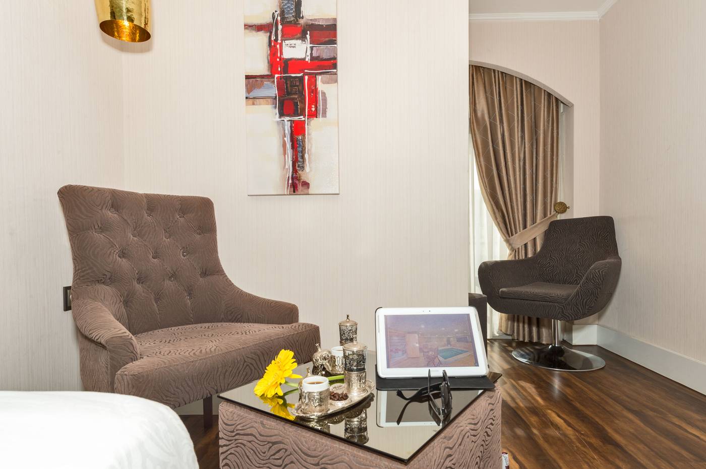 Darkmen-Hotel-Room-9