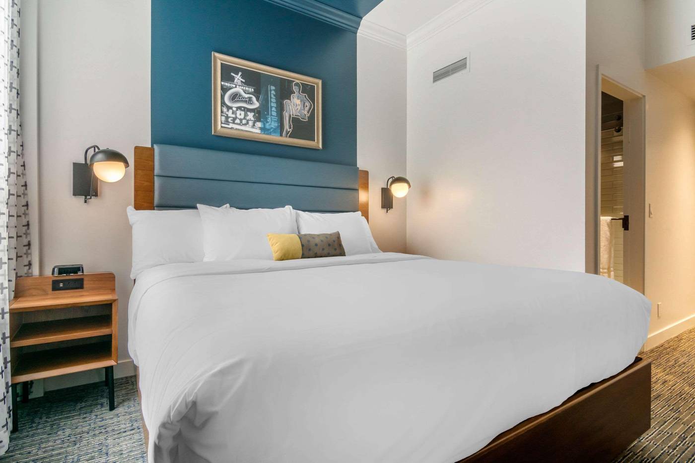 Hotel-Belmont-Vancouver-MGallery-Room-37