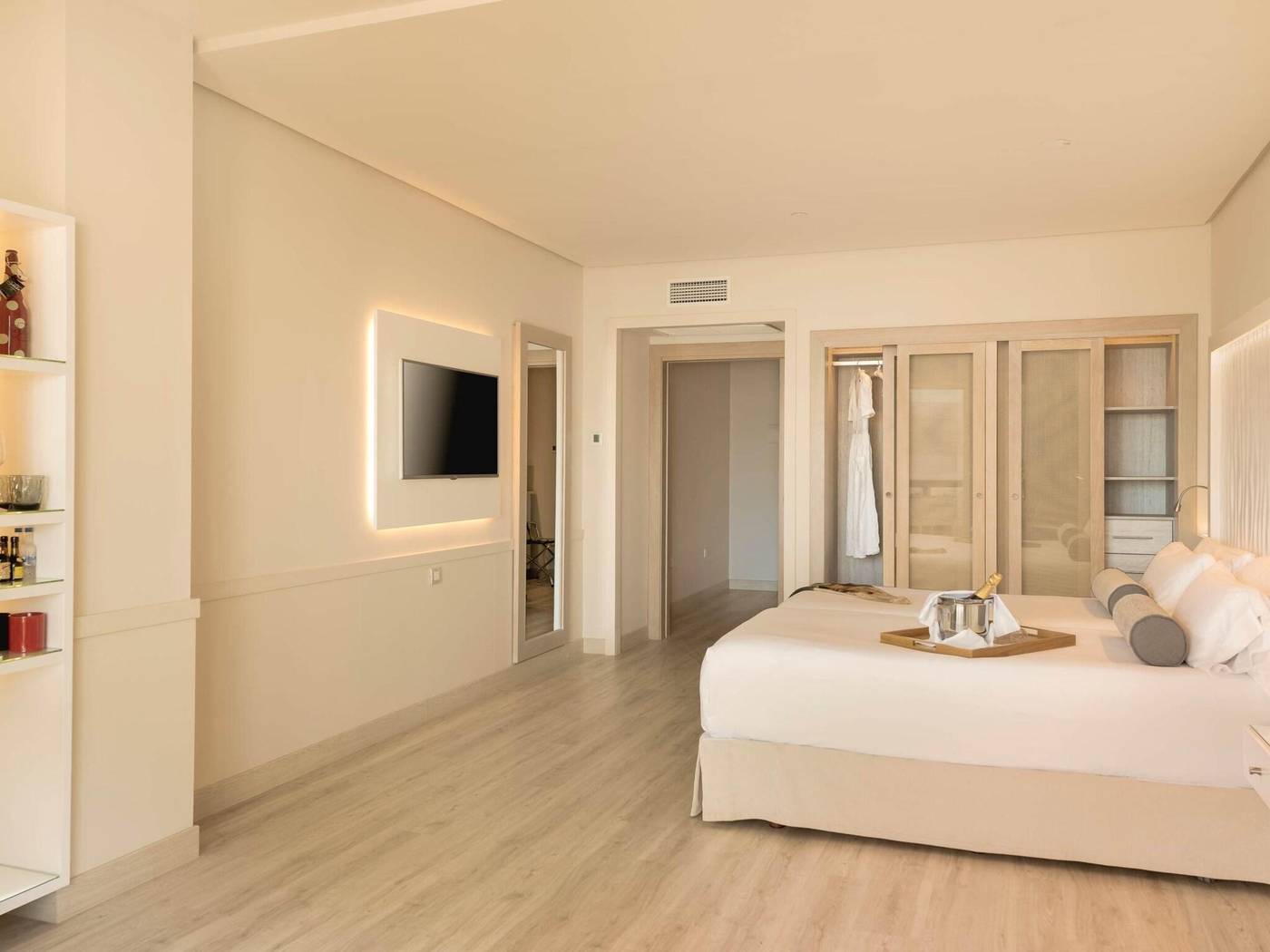 Am----re-Marbella-Beach-Hotel-Room-31