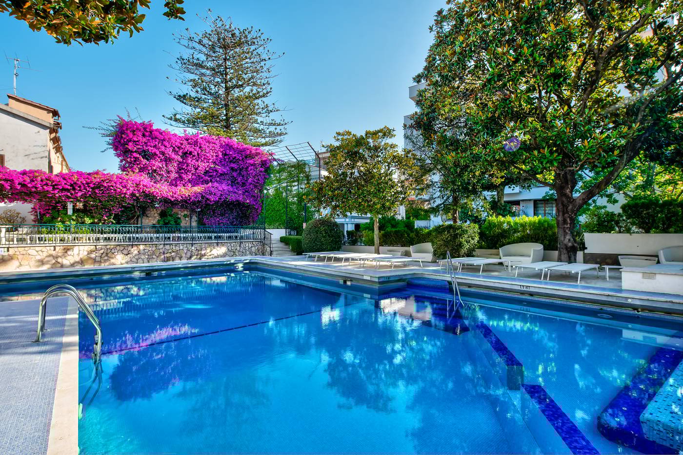 Majestic-Palace-Pool-1