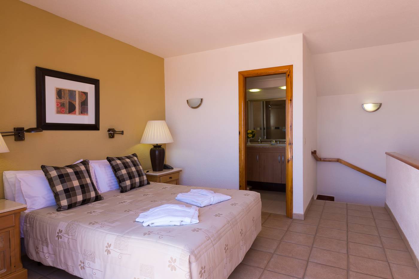 ONA-Beverly-Hills-Room-19