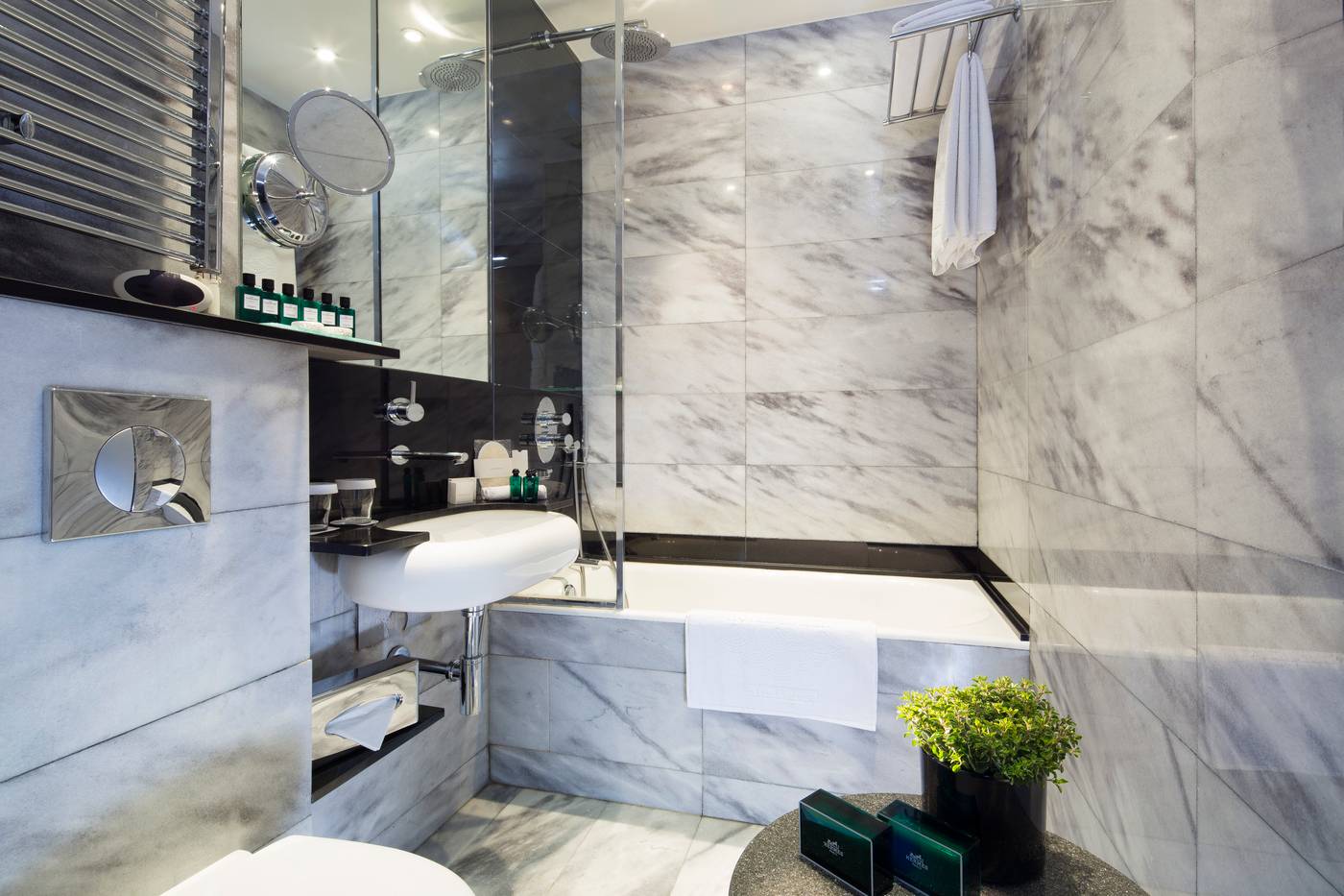 Hotel-Lumen-Paris-Louvre-Room-30