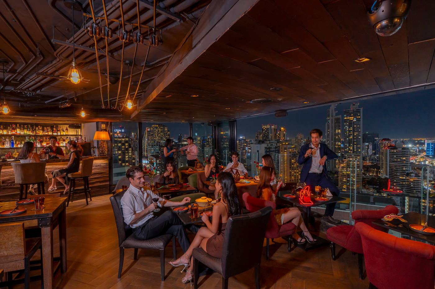 The-Continent-Hotel-Sukhumvit---Asok-BTS-Bangkok-Bar-27