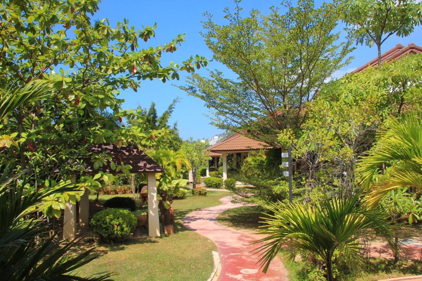 BLU-PINE-Villa---Pool-Access-General-view-21