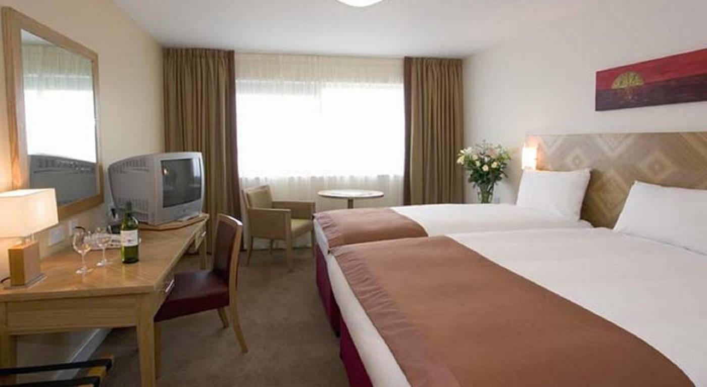 Aspect-Hotel-Parkwest-Room-5