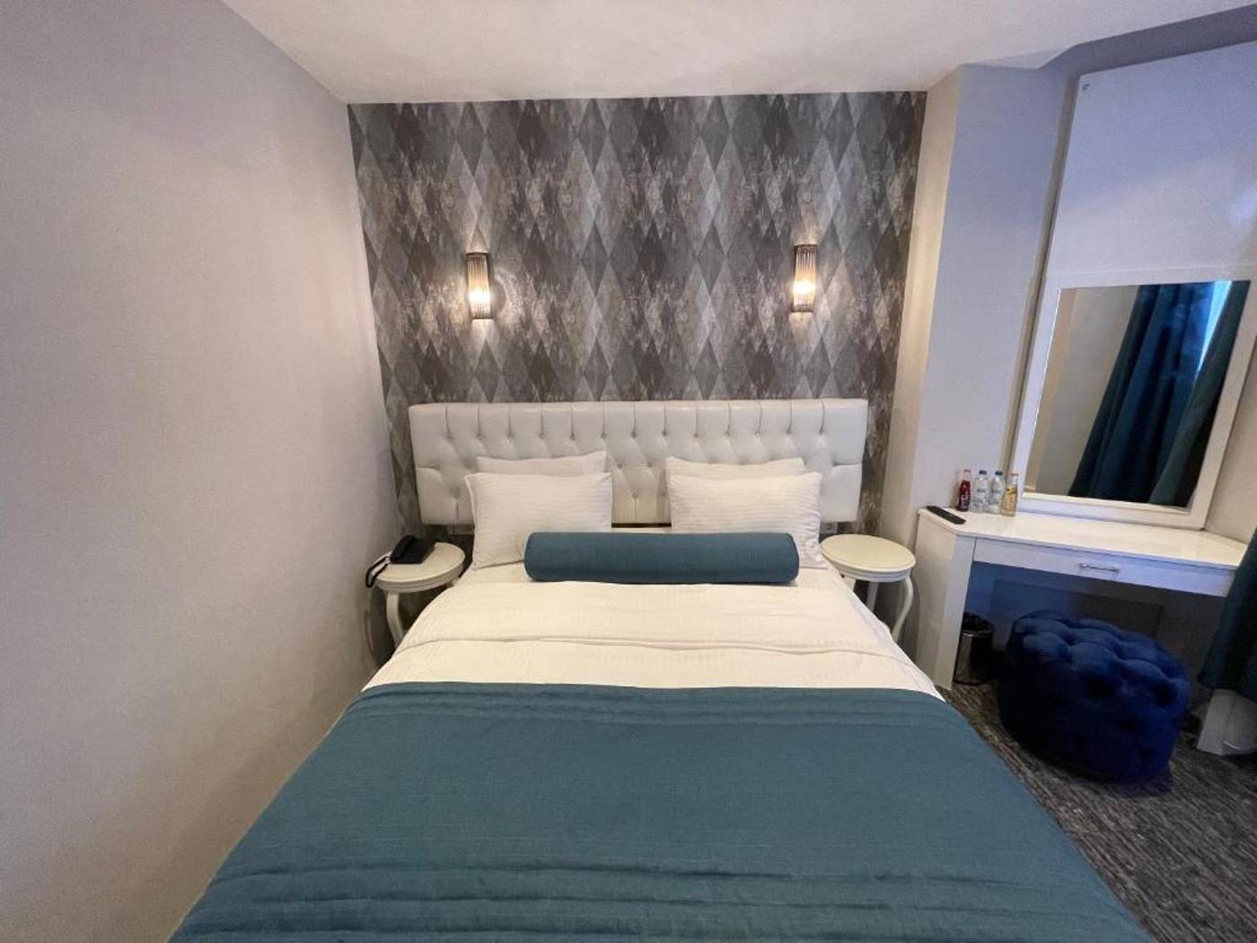 Weingart-Port-Seaside-Hotel-Room-22