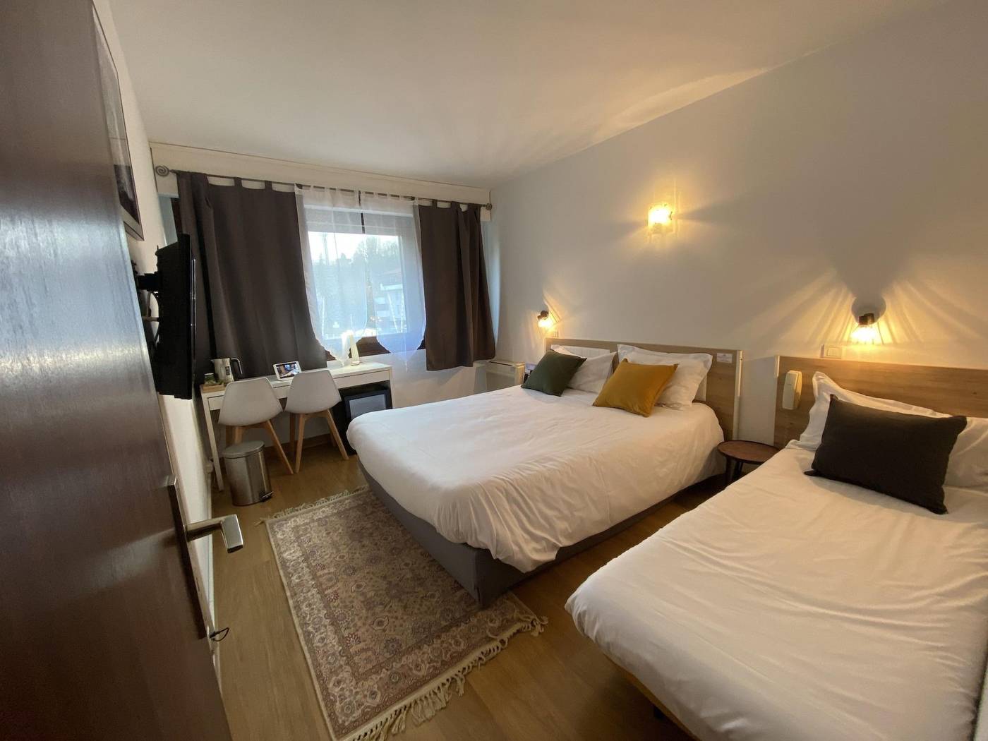 Savoie Hotel-France-SAINT-JULIEN-EN-GENEVOIS-Room-10