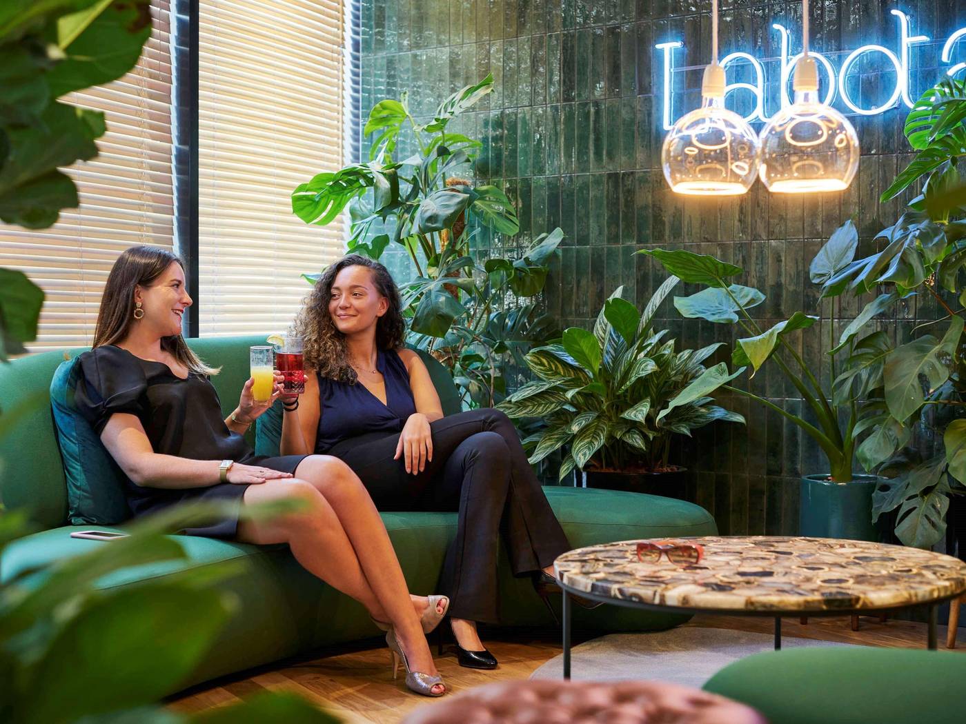 Holiday-Inn-Paris-Montparnasse-Pasteur-Bar-21