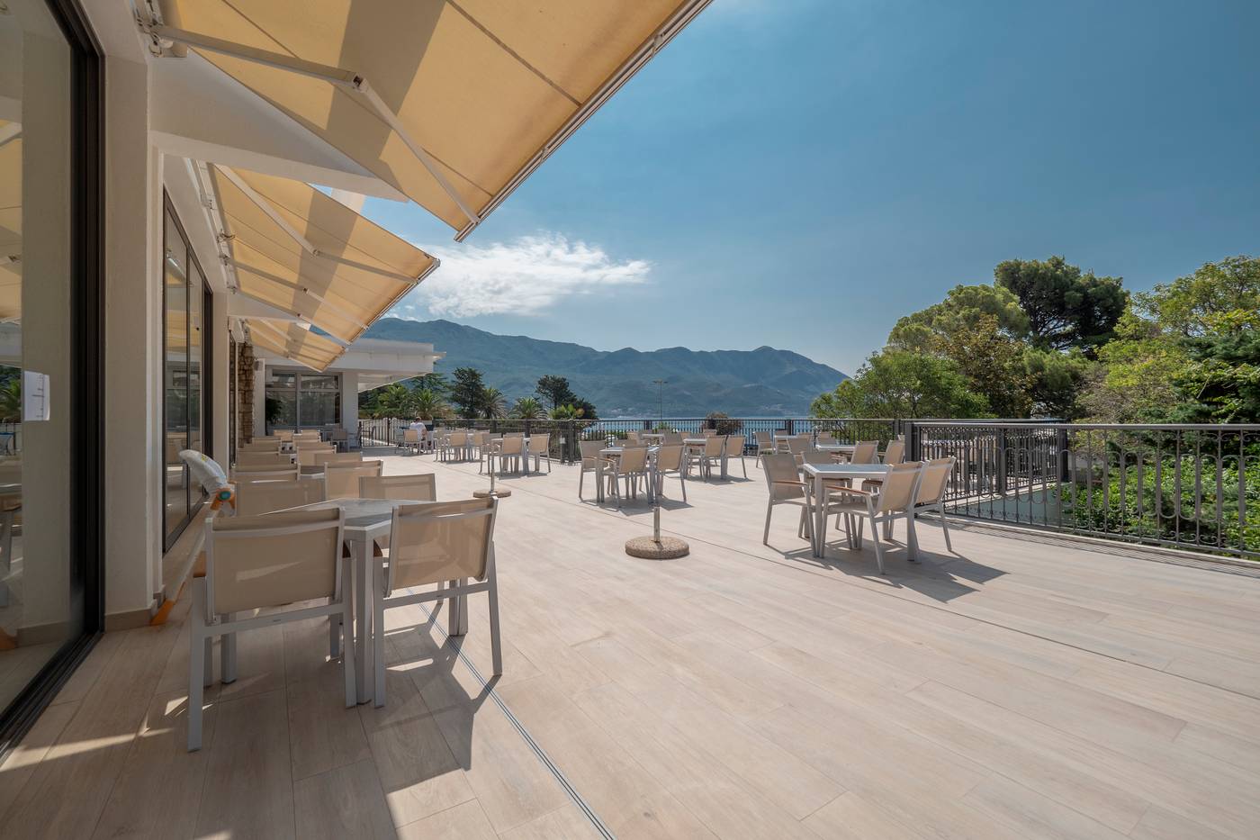 Montenegro-Beach-Resort-Restaurant-12