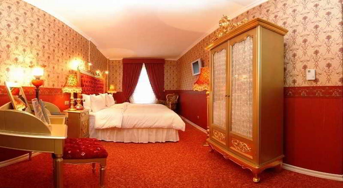 Amisos-Boutique-Hotel-Room-8