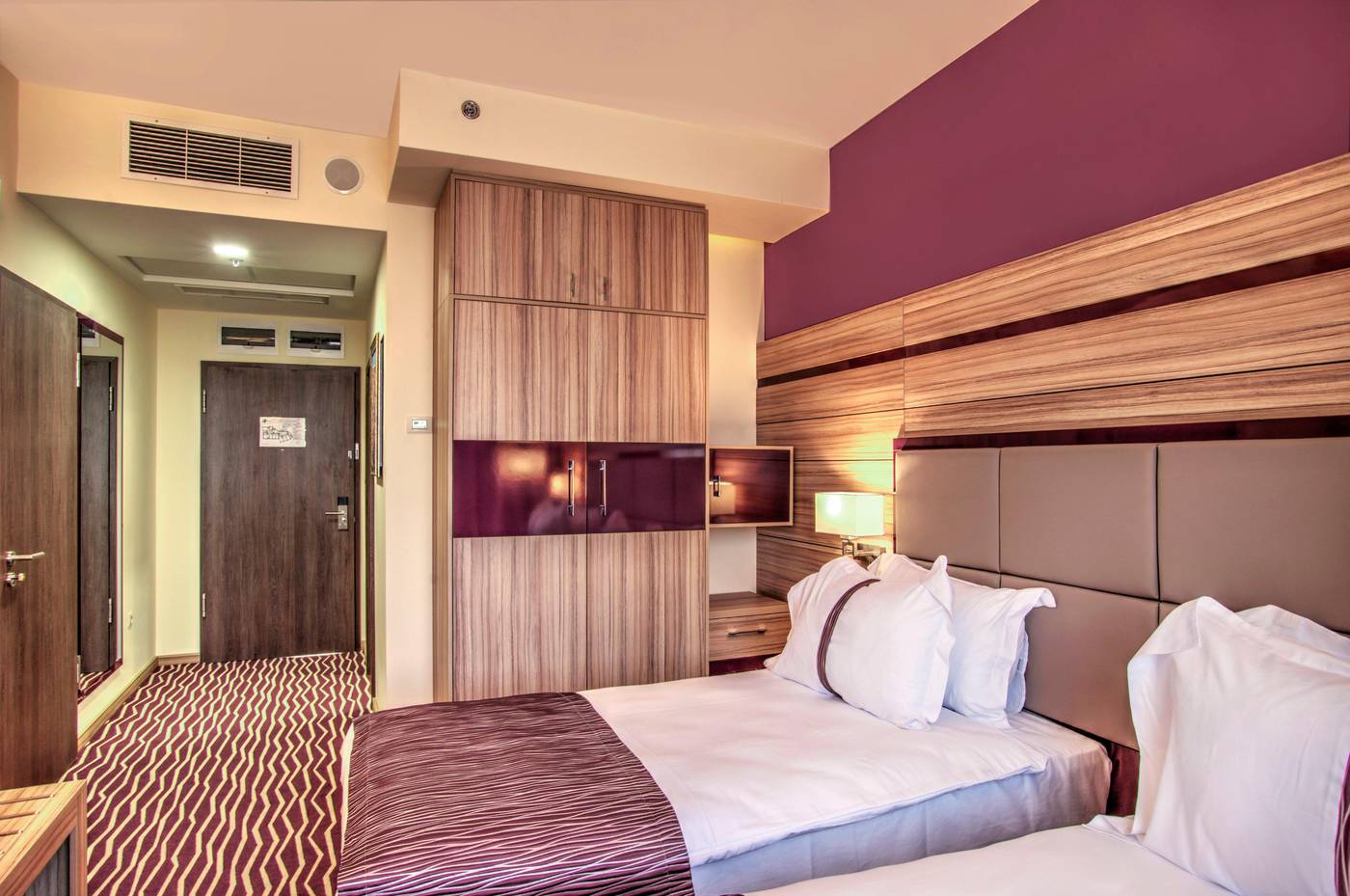 Holiday-Inn-Plovdiv-Room-11