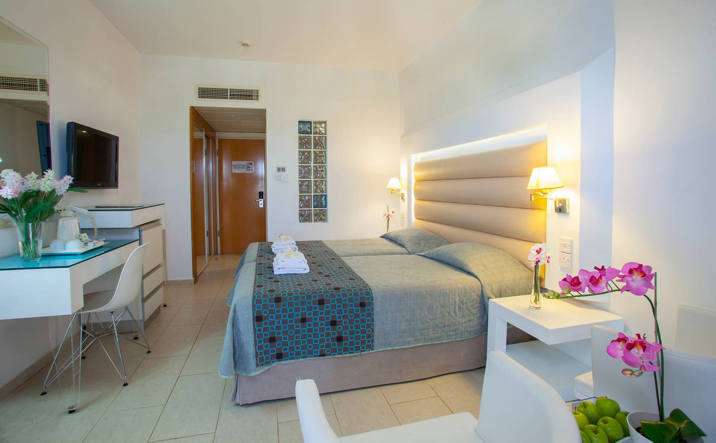 Leonardo-Cypria-Bay-Room-29
