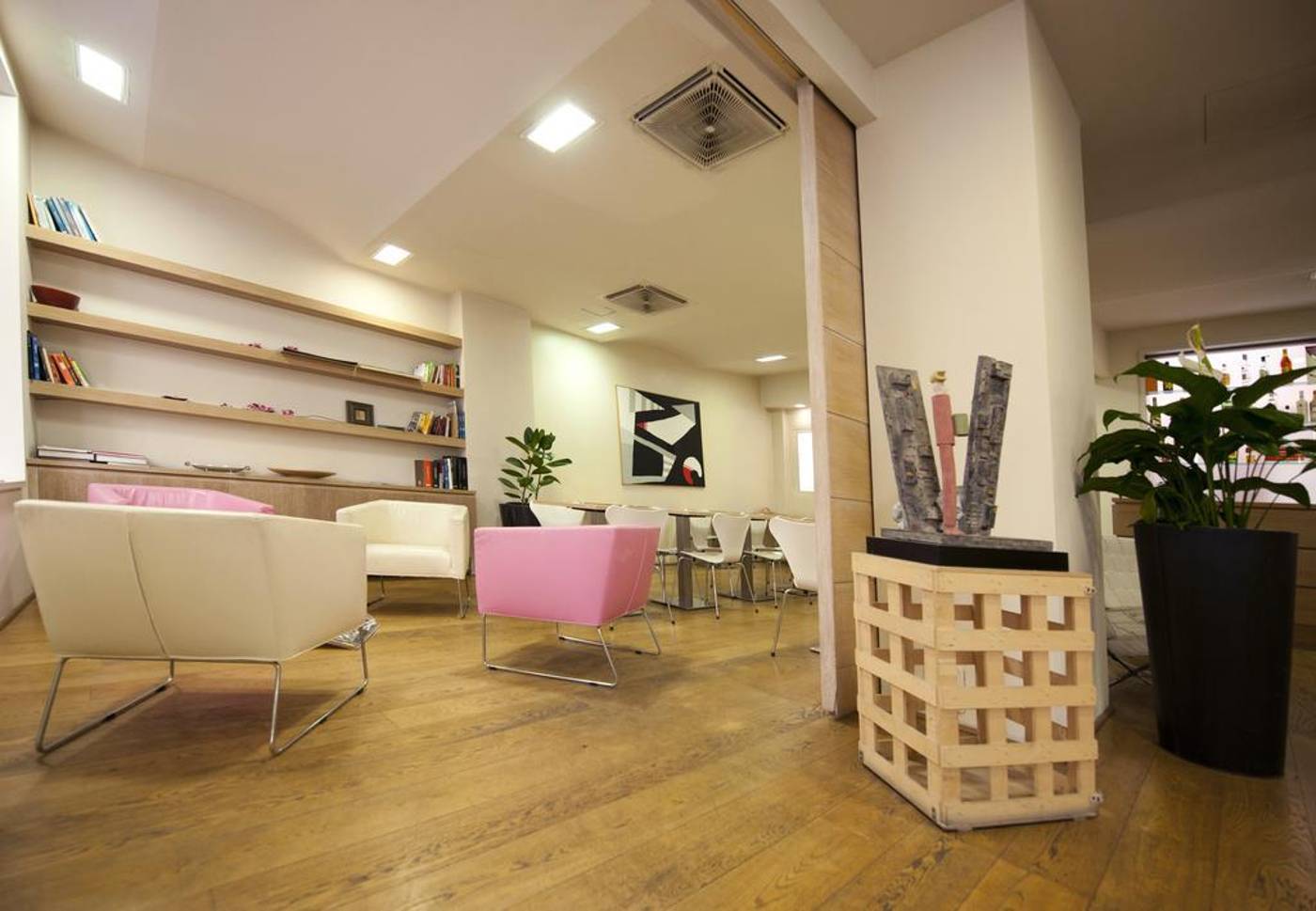 Touring-Pisa-Lobby-1