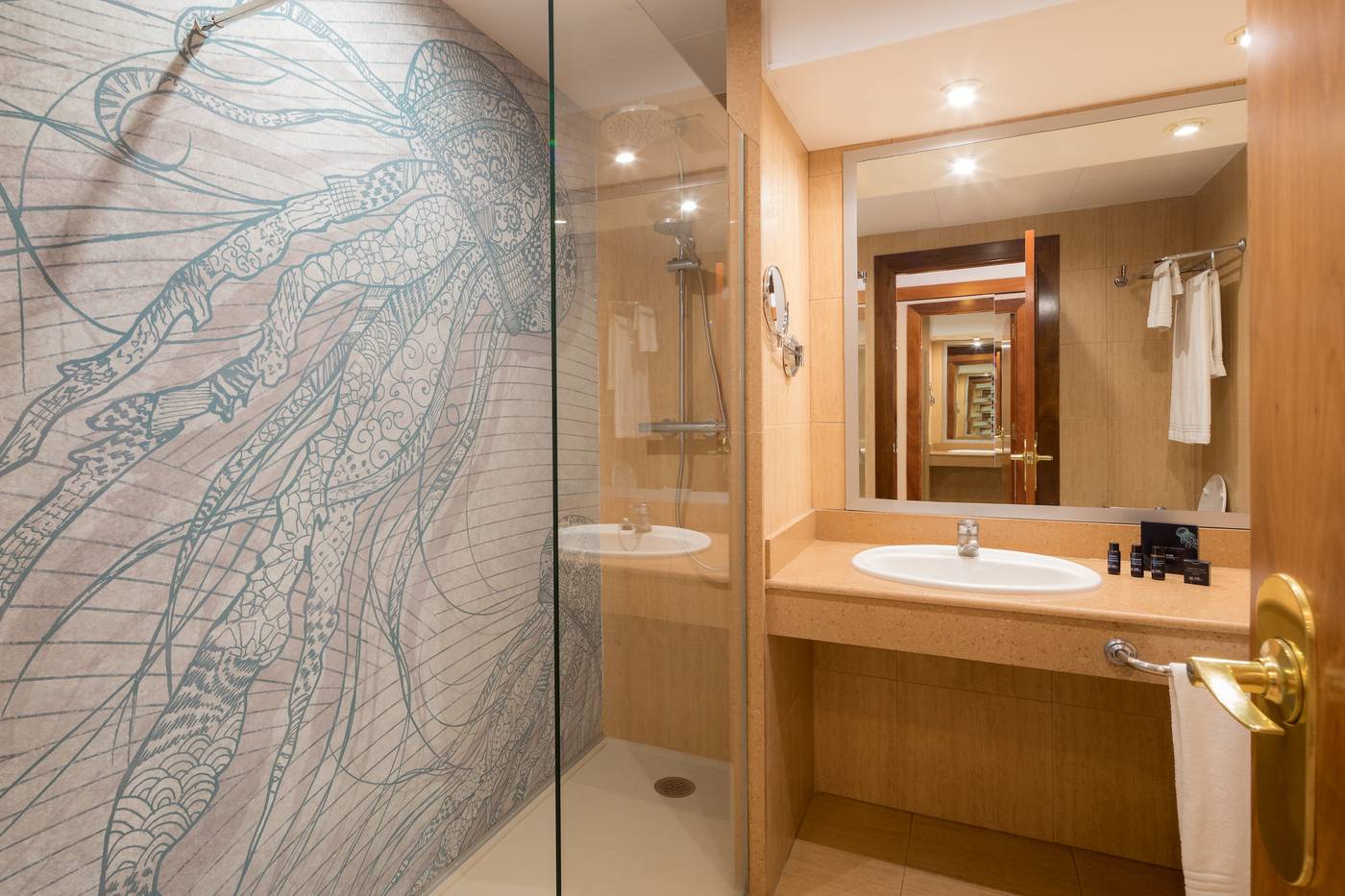 H-TOP-Amaika-Room-32