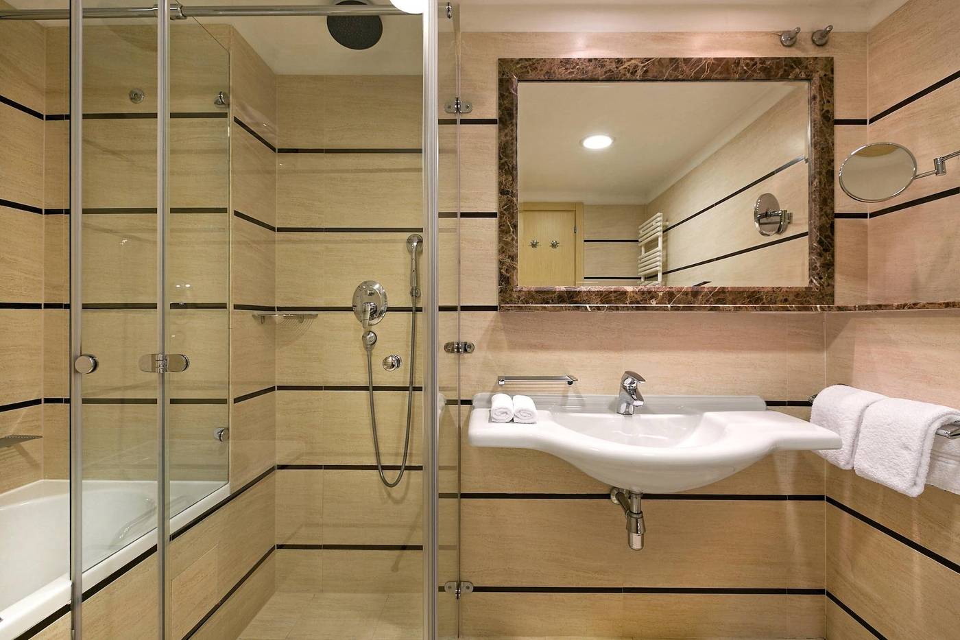 Le-Meridien-Lav-Split-Room-45