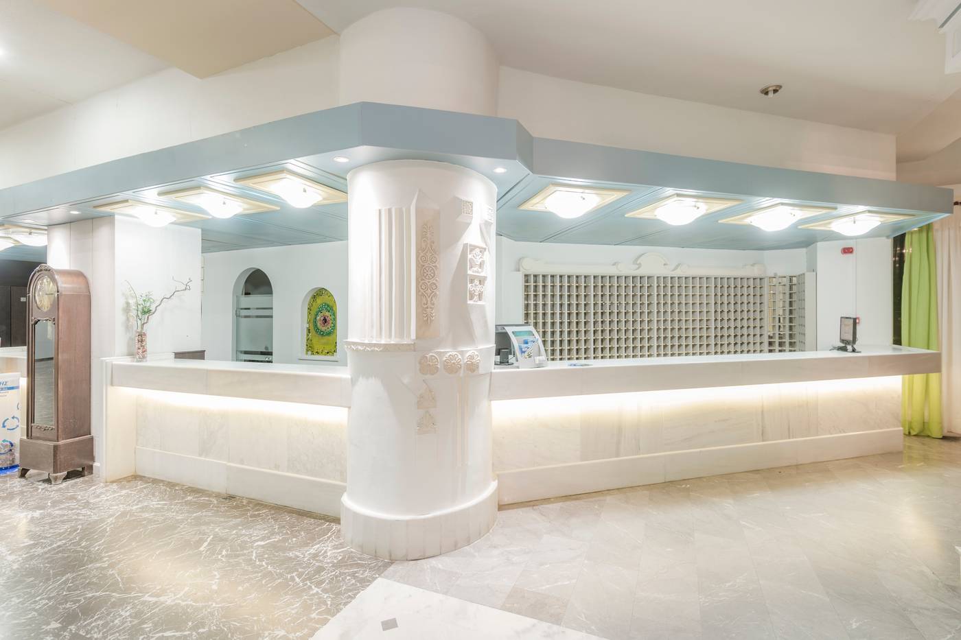 Atlantis-Hotel-Lobby-67