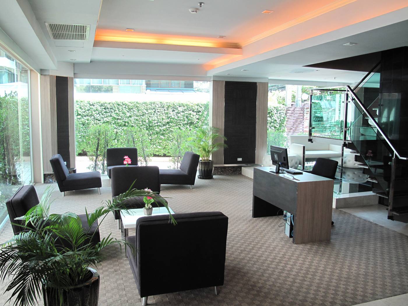 Kingston-Suites-Lobby-14