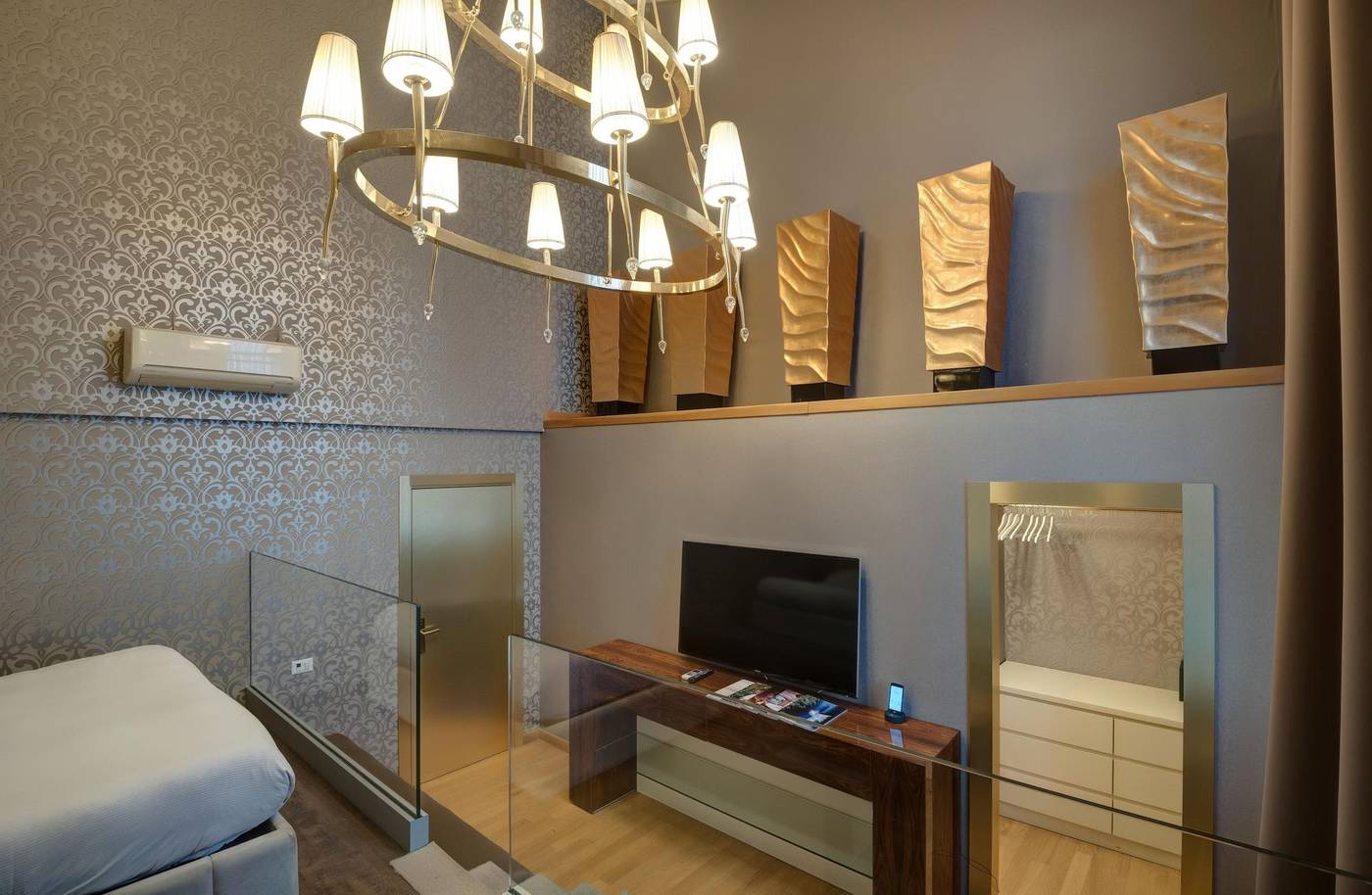 Penthouse-Suite-Rome-Room-11