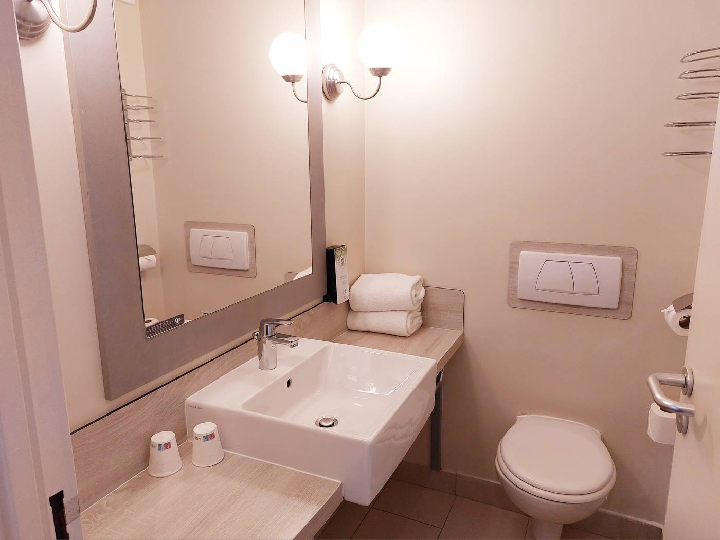 Campanile-Val-de-France-Ex-Kyriad-Disneyland-Room-34