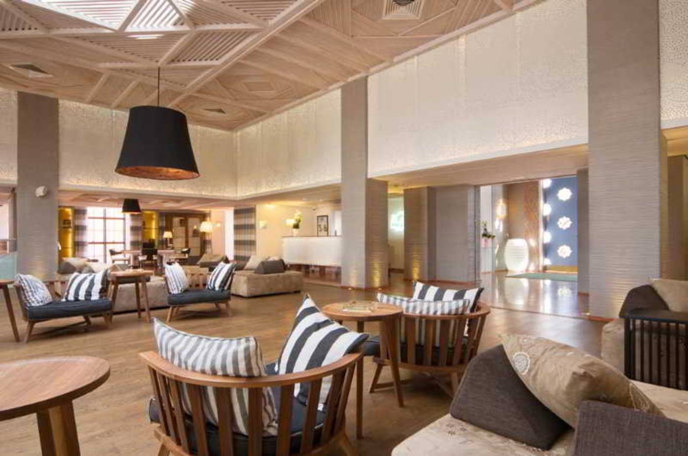 Hotel-Du-Golf-Lobby-23