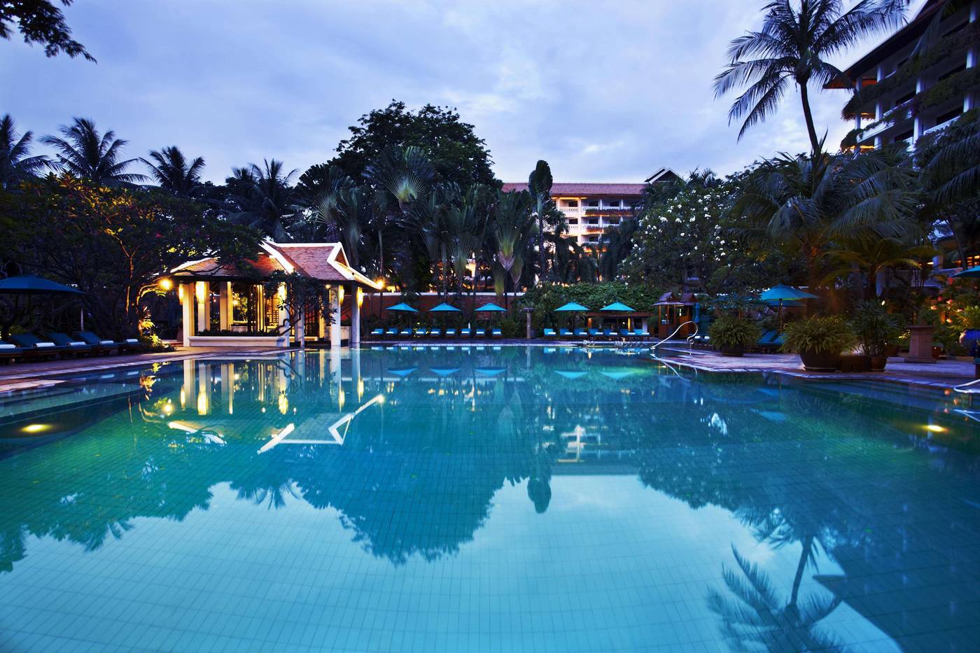 Anantara-Riverside-Bangkok-Pool-58