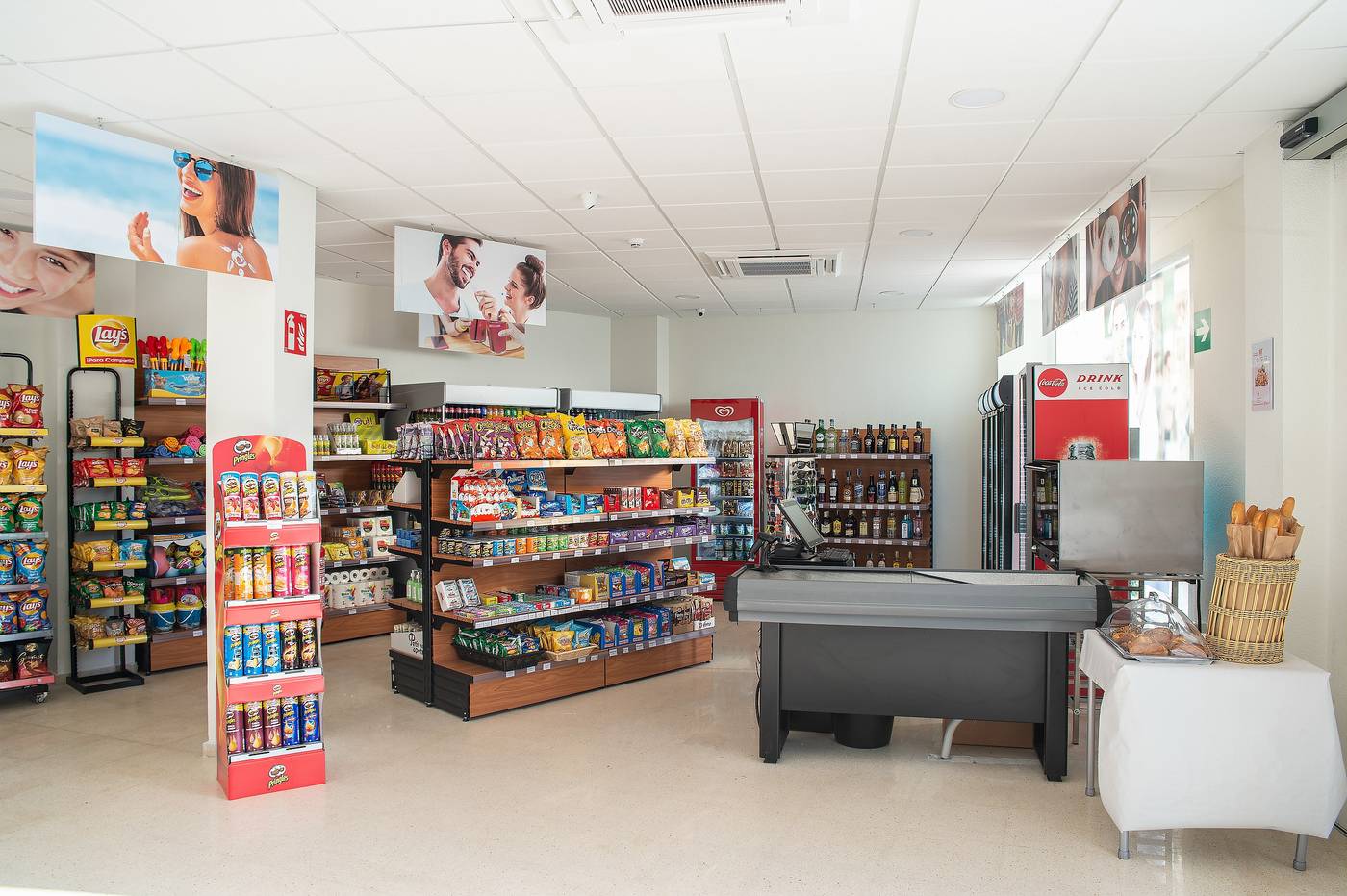 Pierre---Vacances-Benidorm-Levante-Adults-Recommended-16--Bar-24