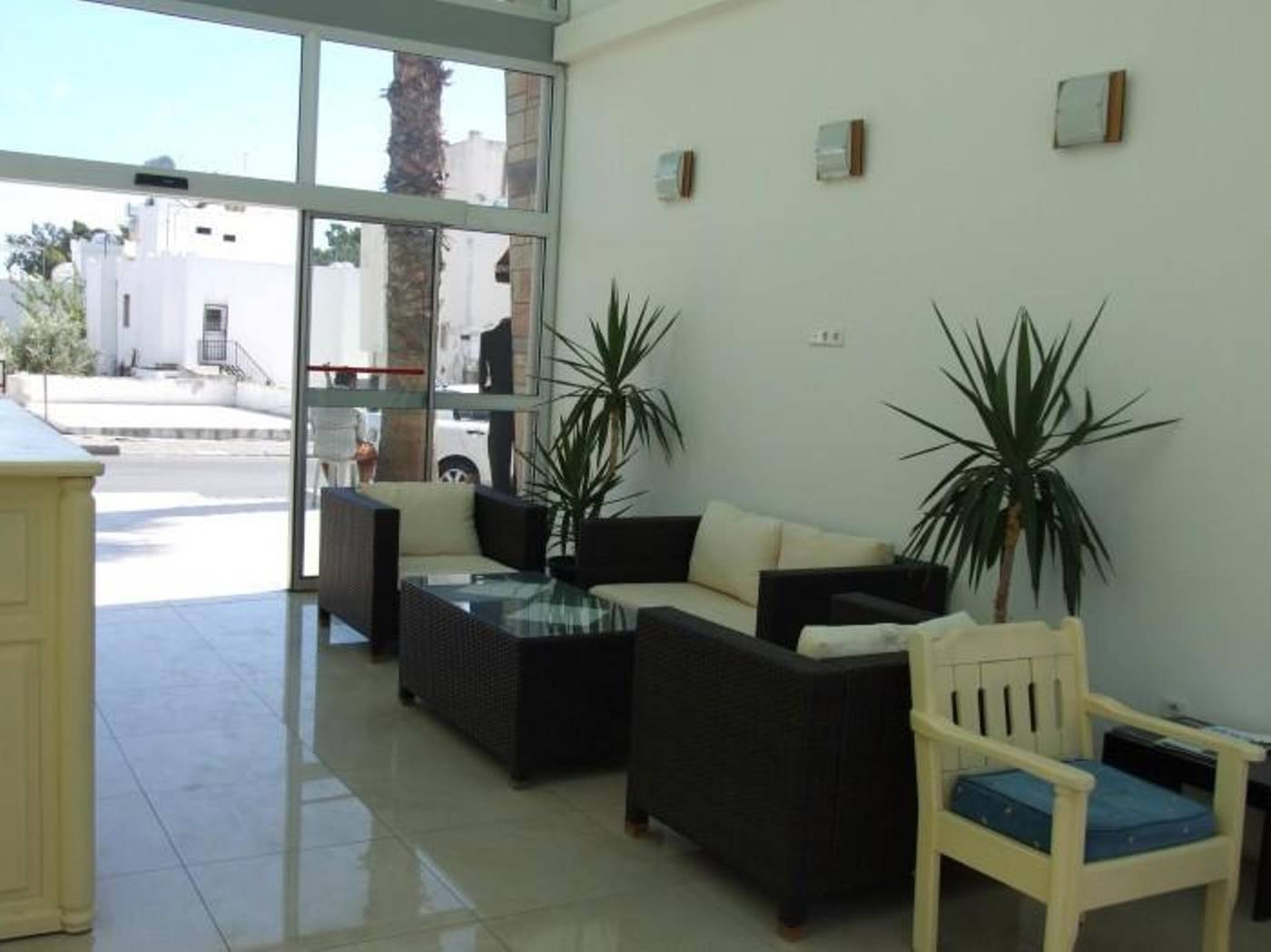 Paradise-Apart-Hotel-Lobby-23