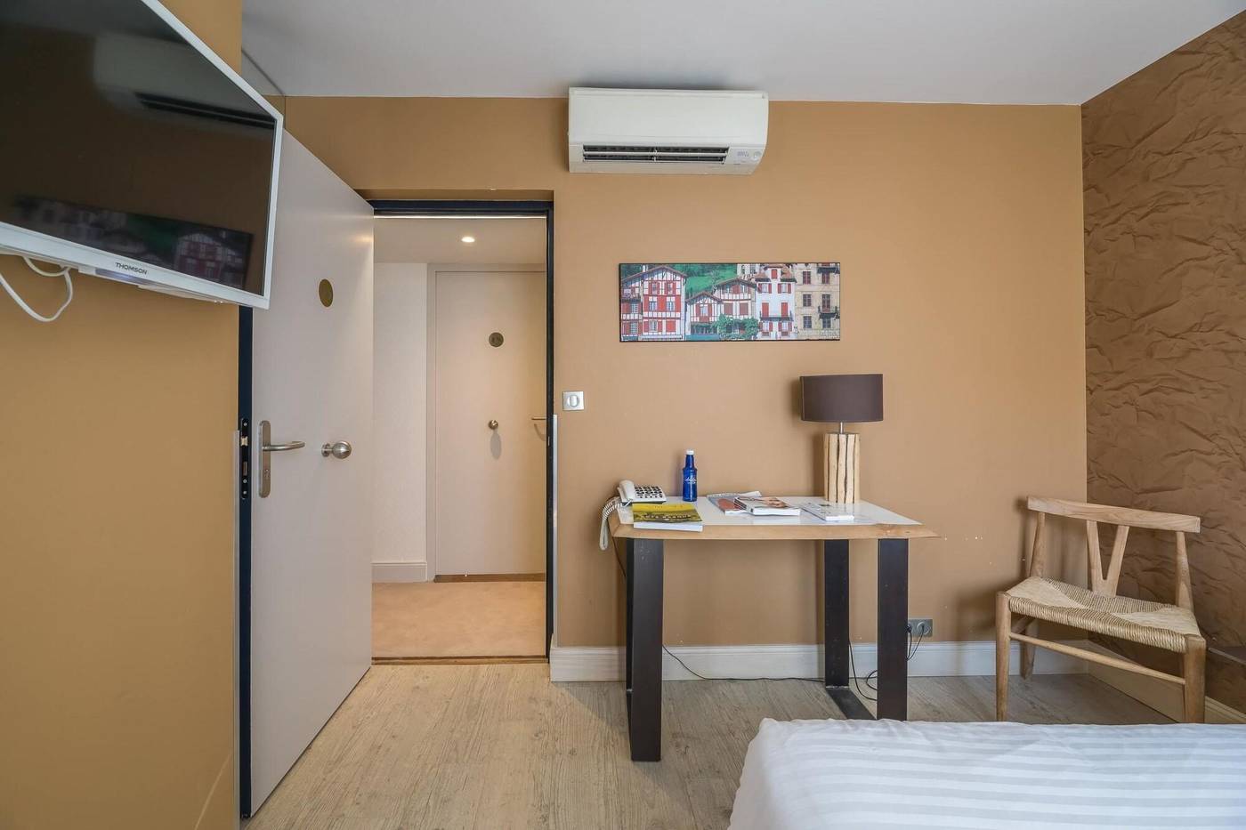 Hôtel Cosmopolitain-France-BIARRITZ-Room-5