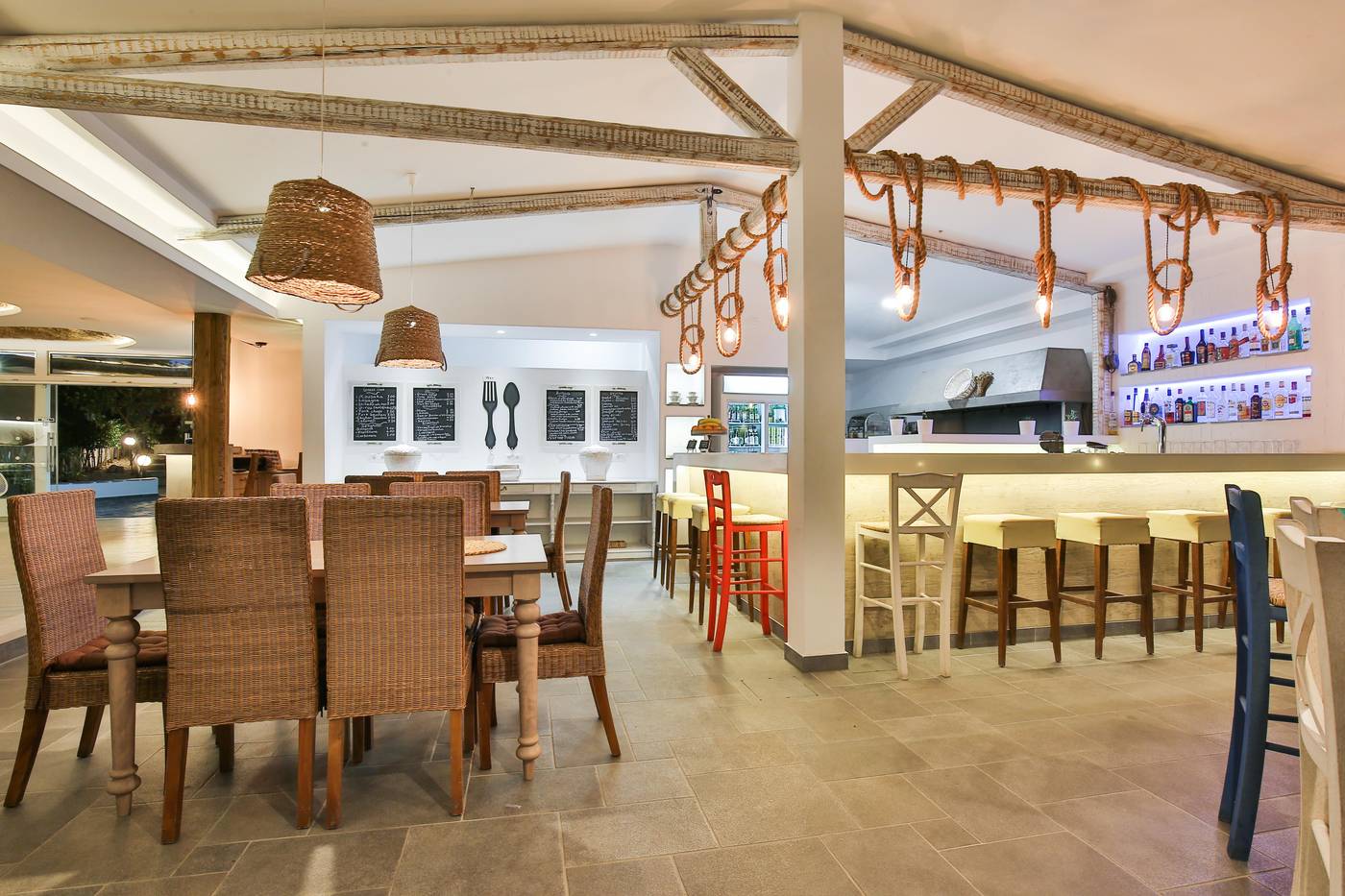 Malibu-Boutique-Restaurant-48