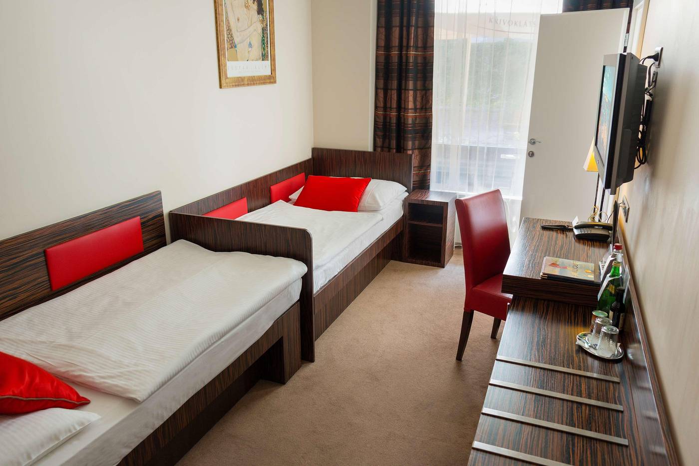 EA-Hotel-Crystal-Palace-Room-5