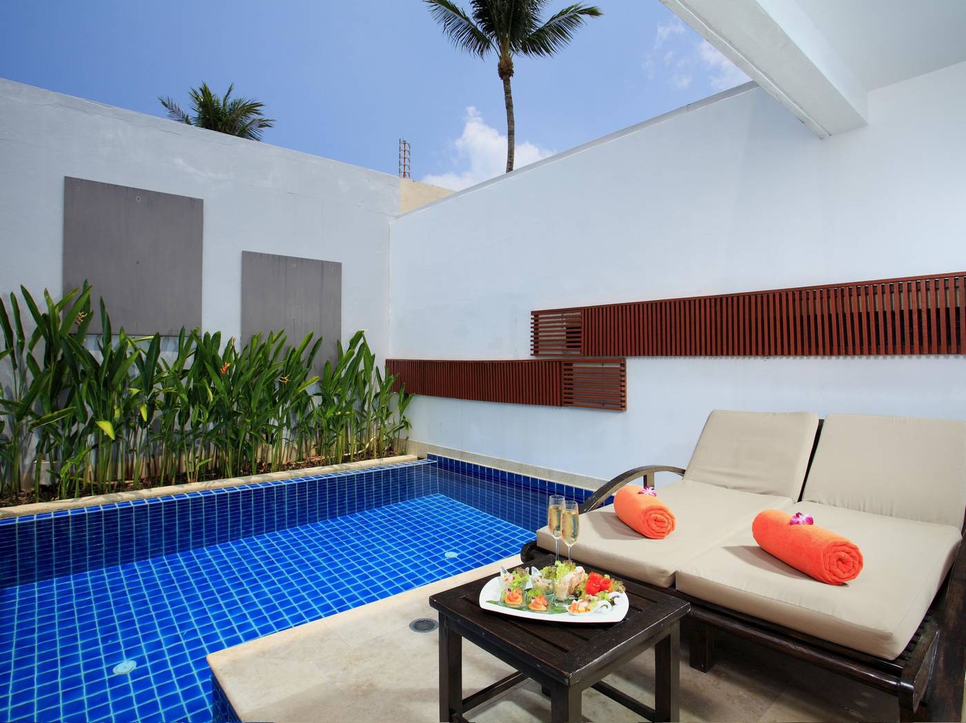 La-Flora-Resort-and-Spa-Patong-Room-5