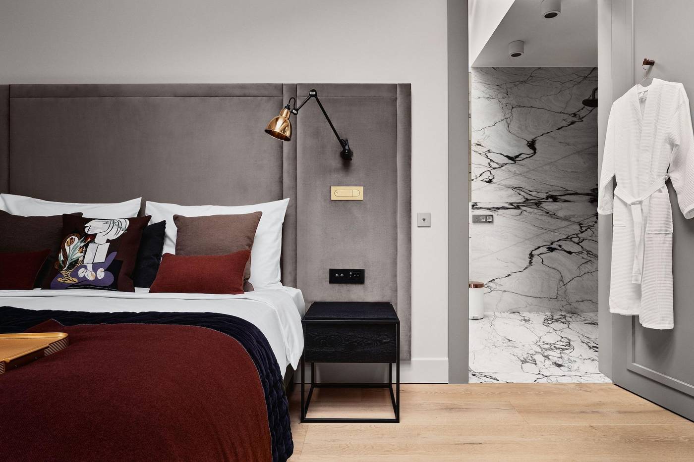 H15-Luxury-Palace-Room-25