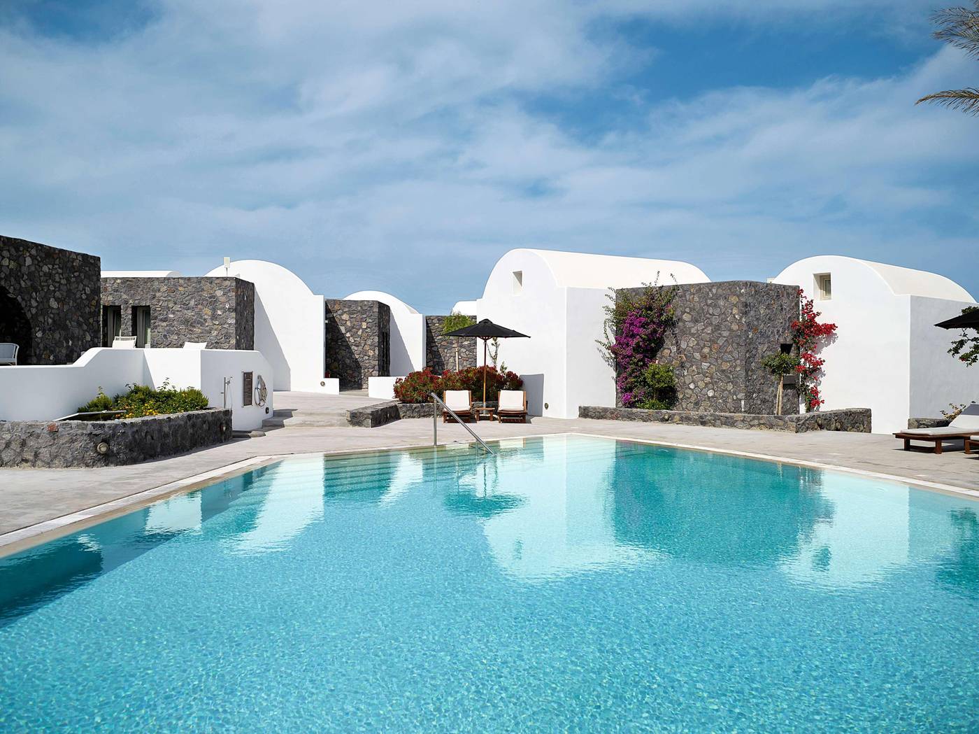 Santo-Maris-Oia--Luxury-Suites---Spa-Pool-2