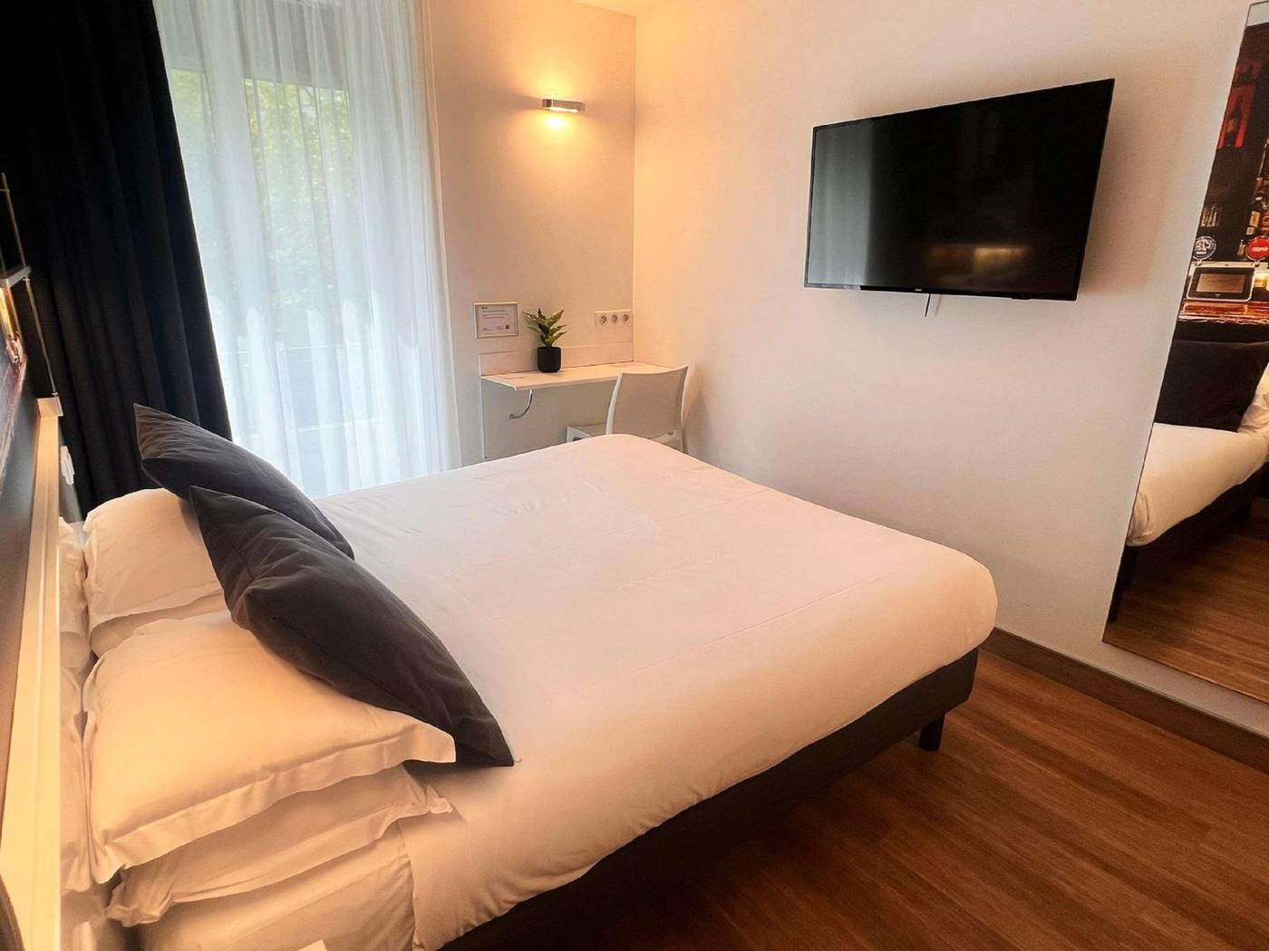 Best-Western-Hotel-Le-Montparnasse-Room-26